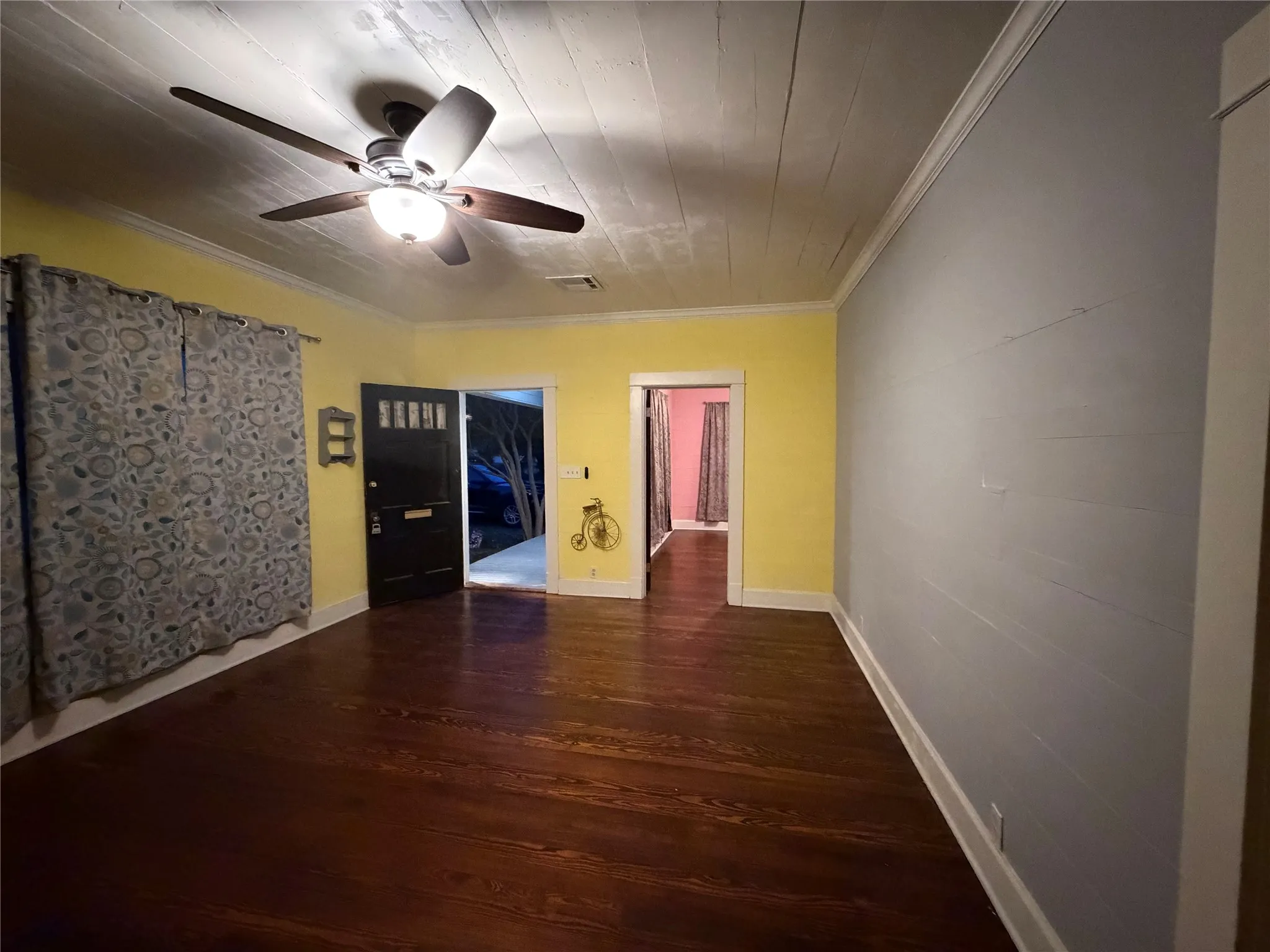 Single Family Residence For Sale in Falls County , 821 Ward Street, Marlin, Texas 76661, 2 Bedrooms, 1 Bathroom, Garage spaces, 1,407 Sqft, built in 1940, Price $174,999, mls#21258405, Real Estate Agent in Marlin, Homes For Sale in Falls county, Homes For Sale in Marlin, Realtor in Marlin Texas, Real Estate Brokerage Independent Realty Texas, Luminita Cordes Realtor