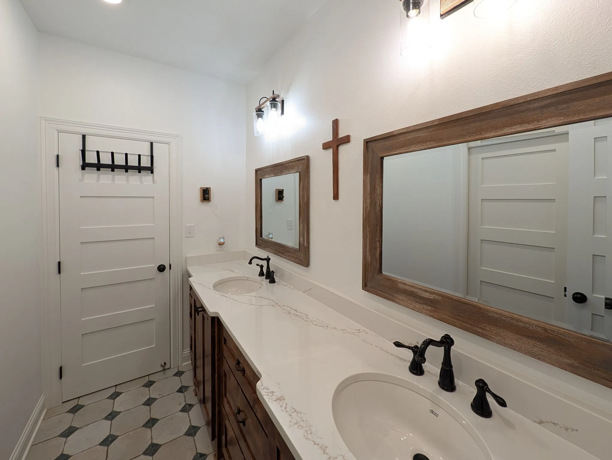 Single Family Residence For Sale in Cherokee County , 805 County Road 3802, Bullard, Texas 75757, 4 Bedroom, 4 Bathroom, 2 Garage spaces, 2,875 Sqft, built in 2022, mls#21254741, Real Estate Agent in Bullard, Homes For Sale in Cherokee county, Homes For Sale in Bullard, Realtor in Bullard Texas, Real Estate Brokerage Independent Realty Texas, Luminita Cordes Realtor