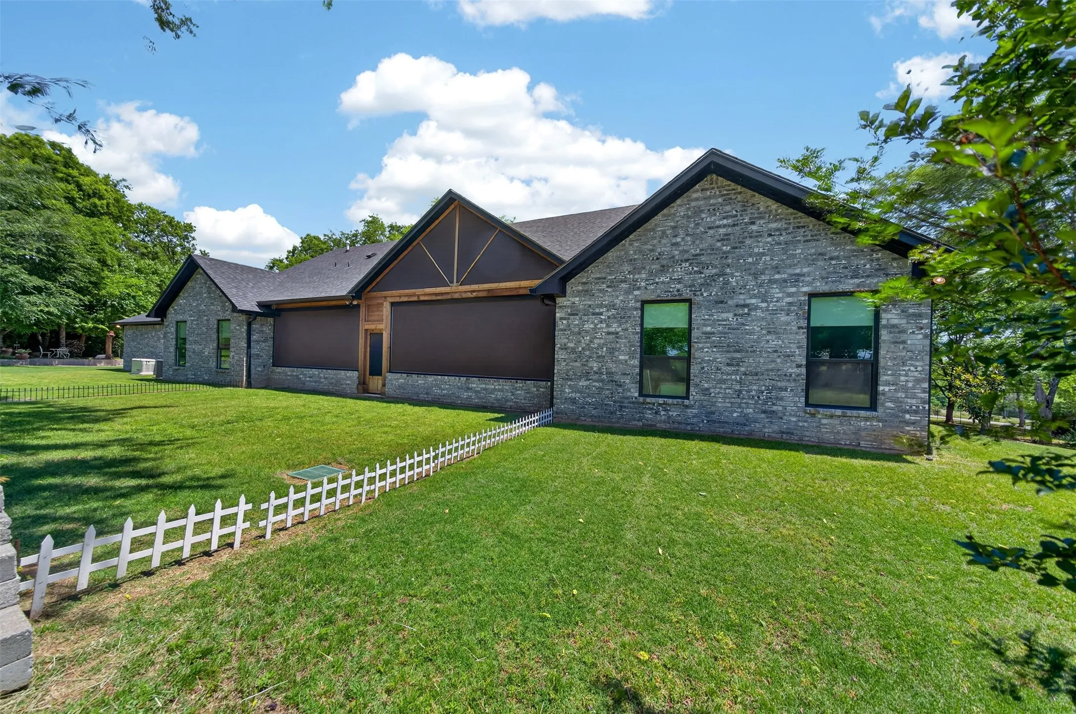 Single Family Residence For Sale in Cherokee County , 805 County Road 3802, Bullard, Texas 75757, 4 Bedroom, 4 Bathroom, 2 Garage spaces, 2,875 Sqft, built in 2022, mls#21254741, Real Estate Agent in Bullard, Homes For Sale in Cherokee county, Homes For Sale in Bullard, Realtor in Bullard Texas, Real Estate Brokerage Independent Realty Texas, Luminita Cordes Realtor