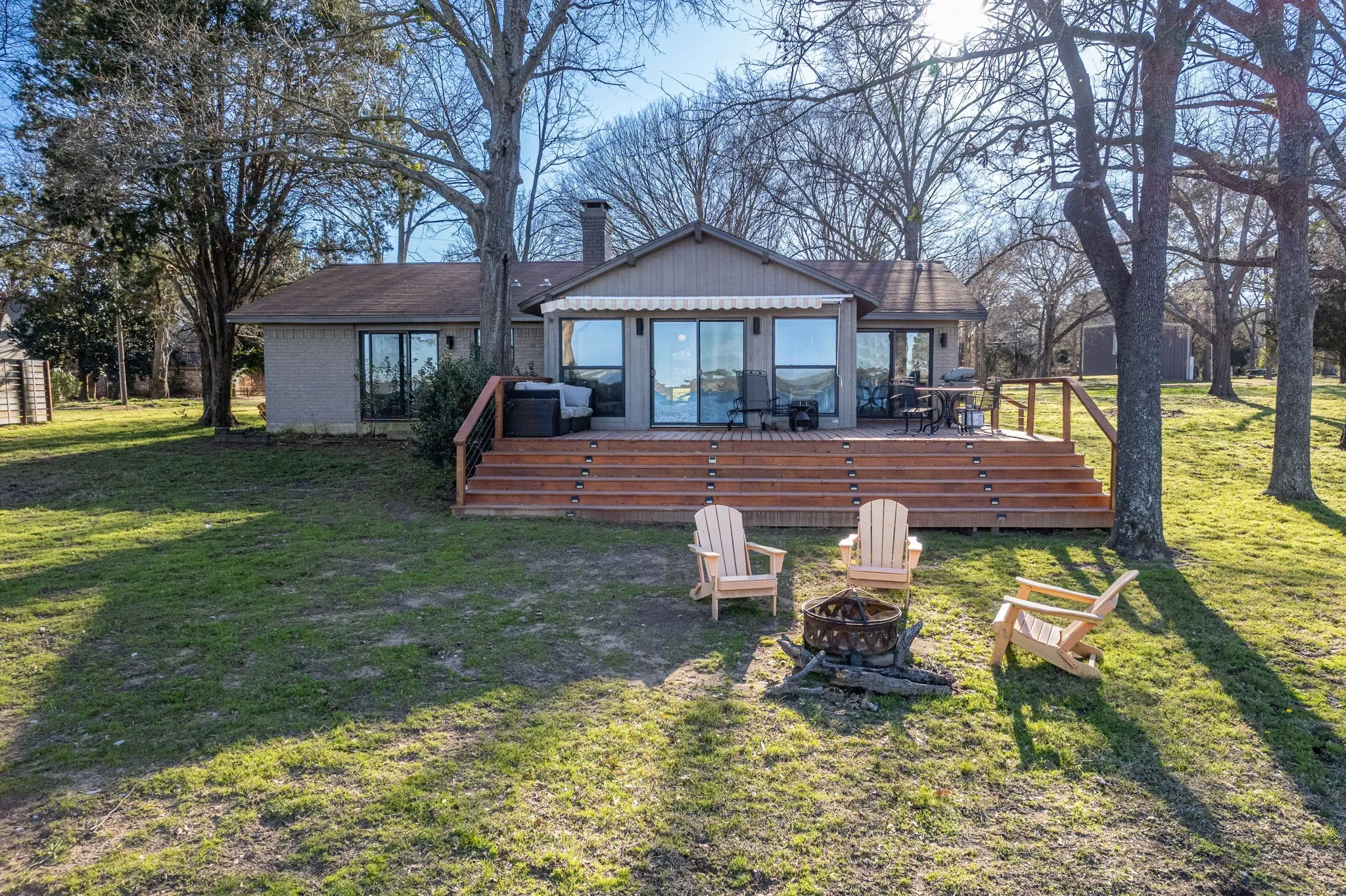 Single Family Residence For Sale in Henderson County , 312 Pebble Beach Drive, Trinidad, Texas 75163, 4 Bedroom, 2 Bathroom, Garage spaces, 1,978 Sqft, built in 1978, Preowned, mls#21258927, Real Estate Agent in Trinidad, Homes For Sale in Henderson county, Homes For Sale in Trinidad, Realtor in Trinidad Texas, Real Estate Brokerage Independent Realty Texas, Luminita Cordes Realtor