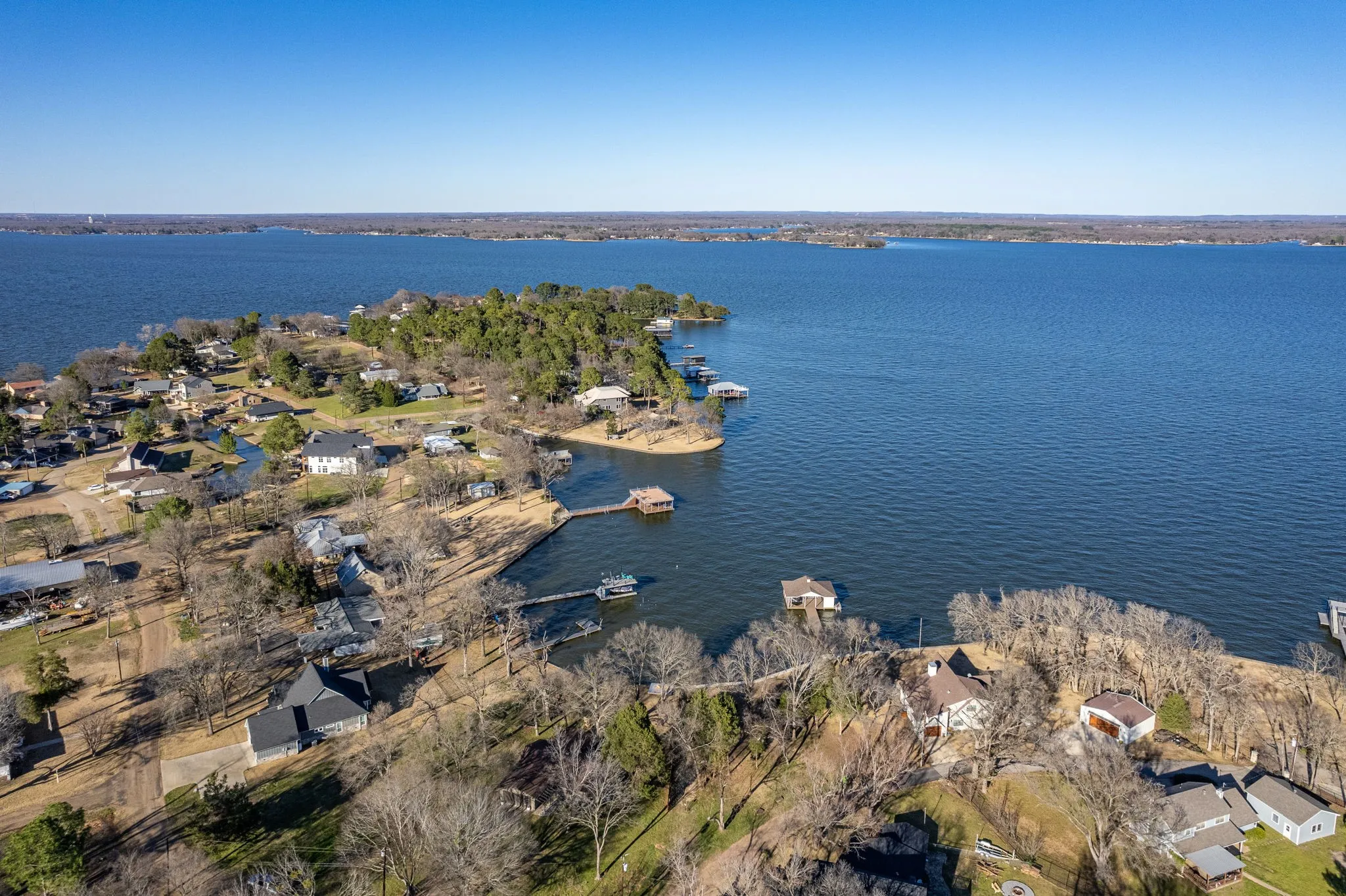Single Family Residence For Sale in Henderson County , 312 Pebble Beach Drive, Trinidad, Texas 75163, 4 Bedroom, 2 Bathroom, Garage spaces, 1,978 Sqft, built in 1978, Preowned, mls#21258927, Real Estate Agent in Trinidad, Homes For Sale in Henderson county, Homes For Sale in Trinidad, Realtor in Trinidad Texas, Real Estate Brokerage Independent Realty Texas, Luminita Cordes Realtor
