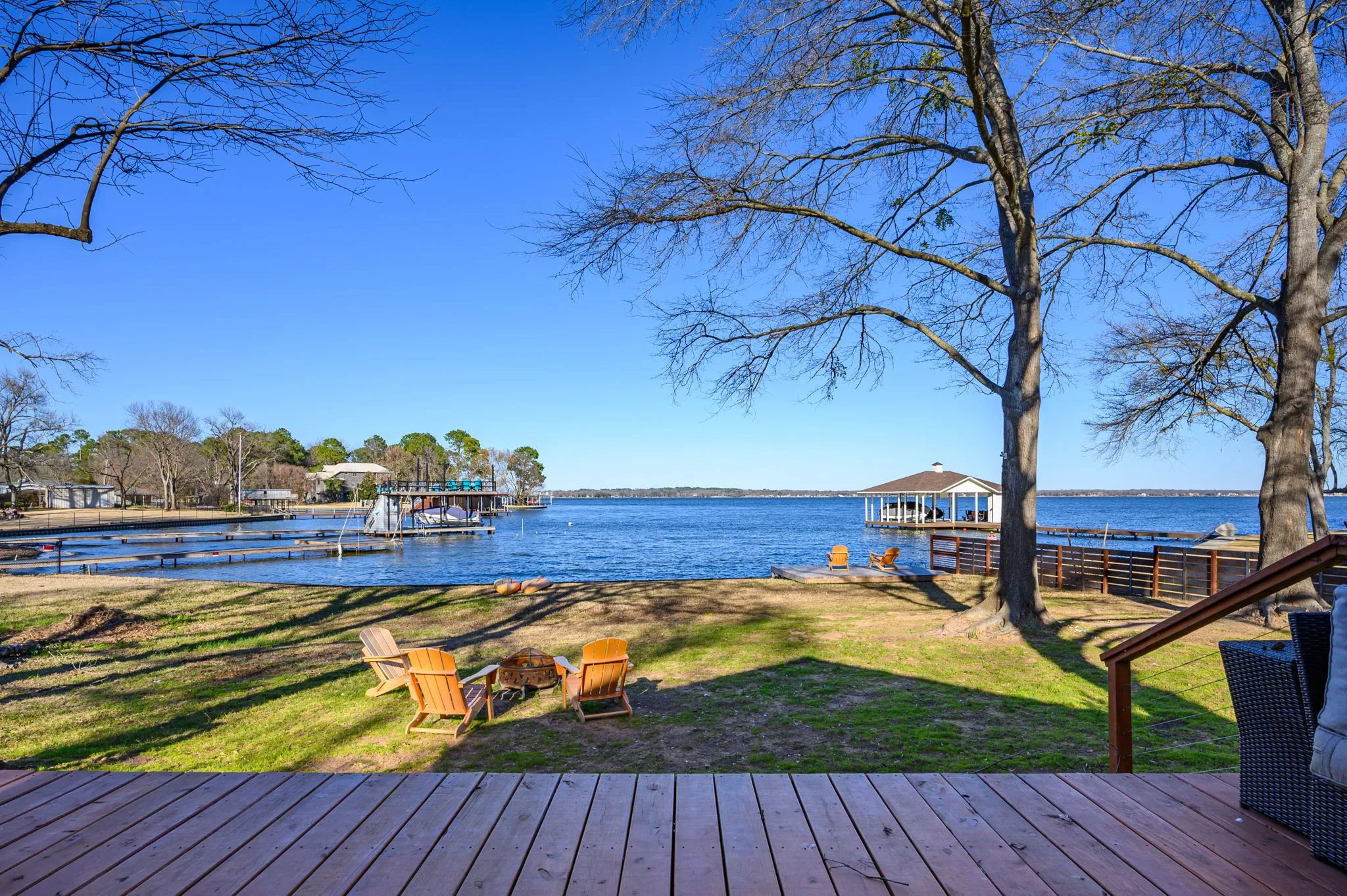 Single Family Residence For Sale in Henderson County , 312 Pebble Beach Drive, Trinidad, Texas 75163, 4 Bedroom, 2 Bathroom, Garage spaces, 1,978 Sqft, built in 1978, Preowned, mls#21258927, Real Estate Agent in Trinidad, Homes For Sale in Henderson county, Homes For Sale in Trinidad, Realtor in Trinidad Texas, Real Estate Brokerage Independent Realty Texas, Luminita Cordes Realtor