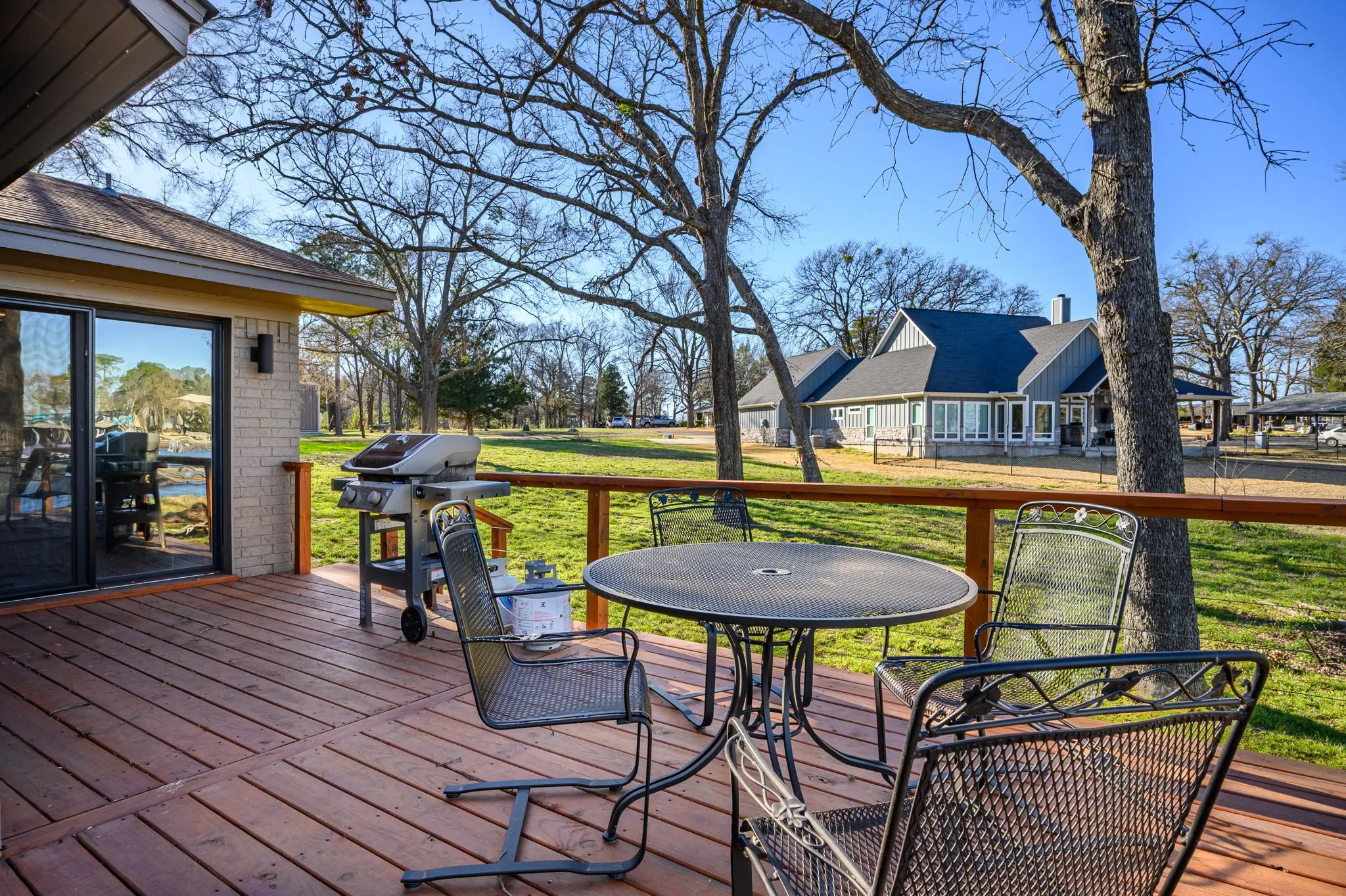 Single Family Residence For Sale in Henderson County , 312 Pebble Beach Drive, Trinidad, Texas 75163, 4 Bedroom, 2 Bathroom, Garage spaces, 1,978 Sqft, built in 1978, Preowned, mls#21258927, Real Estate Agent in Trinidad, Homes For Sale in Henderson county, Homes For Sale in Trinidad, Realtor in Trinidad Texas, Real Estate Brokerage Independent Realty Texas, Luminita Cordes Realtor