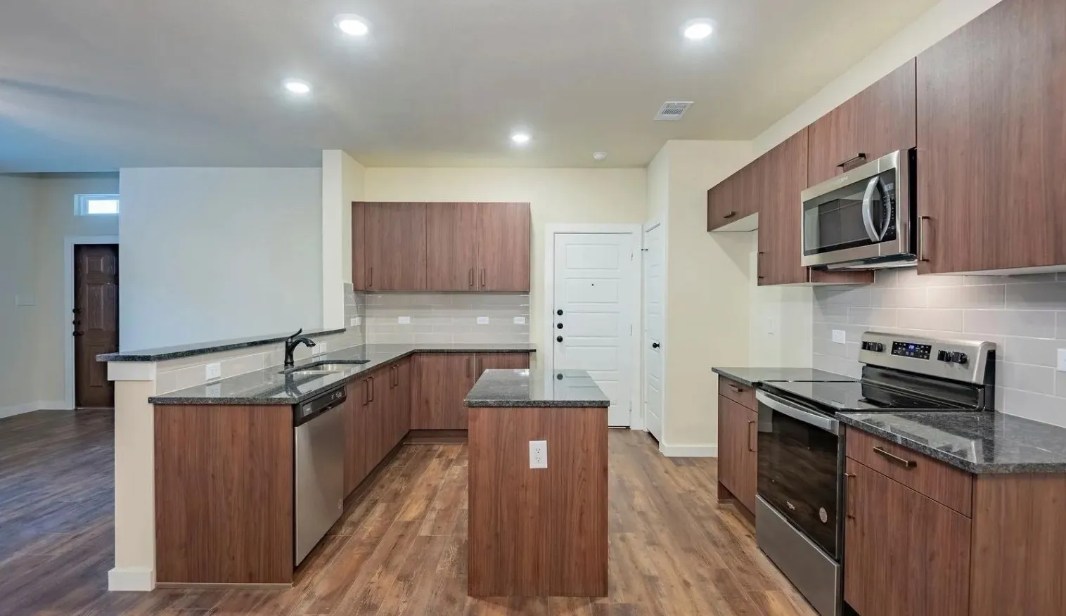 Duplex For Sale in Ellis County , 656-660 Wheatfield Drive, Venus, Texas 76084, 6 Bedroom, 4 Bathroom, 4 Garage spaces, 0 Sqft, built in 2023, Preowned, mls#21258952, Real Estate Agent in Venus, Homes For Sale in Ellis county, Homes For Sale in Venus, Realtor in Venus Texas, Real Estate Brokerage Independent Realty Texas, Luminita Cordes Realtor