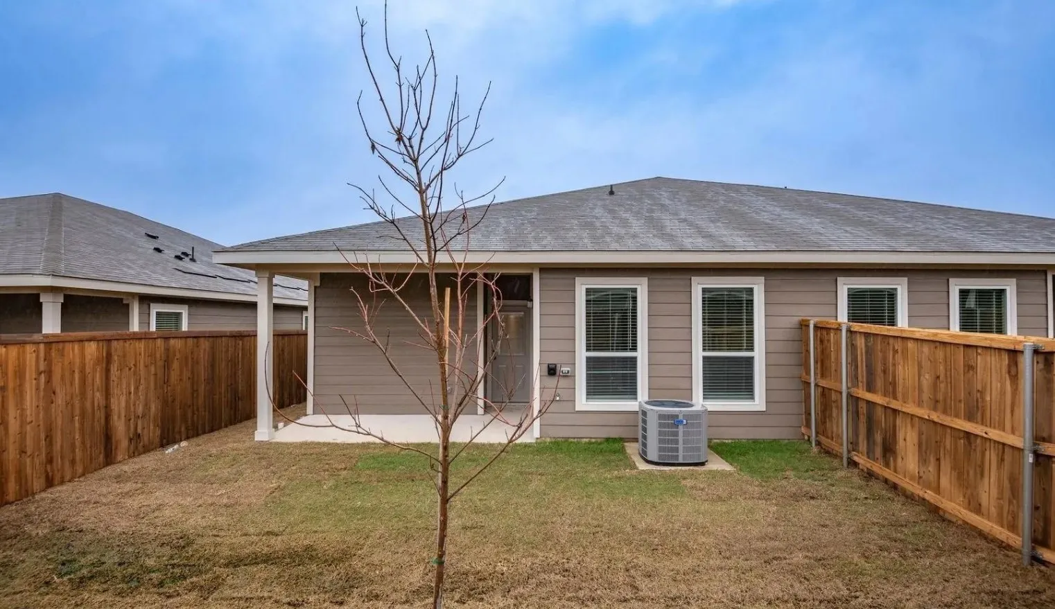 Duplex For Sale in Ellis County , 656-660 Wheatfield Drive, Venus, Texas 76084, 6 Bedroom, 4 Bathroom, 4 Garage spaces, 0 Sqft, built in 2023, Preowned, mls#21258952, Real Estate Agent in Venus, Homes For Sale in Ellis county, Homes For Sale in Venus, Realtor in Venus Texas, Real Estate Brokerage Independent Realty Texas, Luminita Cordes Realtor