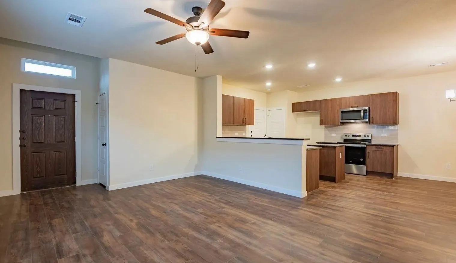 Duplex For Sale in Ellis County , 656-660 Wheatfield Drive, Venus, Texas 76084, 6 Bedroom, 4 Bathroom, 4 Garage spaces, 0 Sqft, built in 2023, Preowned, mls#21258952, Real Estate Agent in Venus, Homes For Sale in Ellis county, Homes For Sale in Venus, Realtor in Venus Texas, Real Estate Brokerage Independent Realty Texas, Luminita Cordes Realtor
