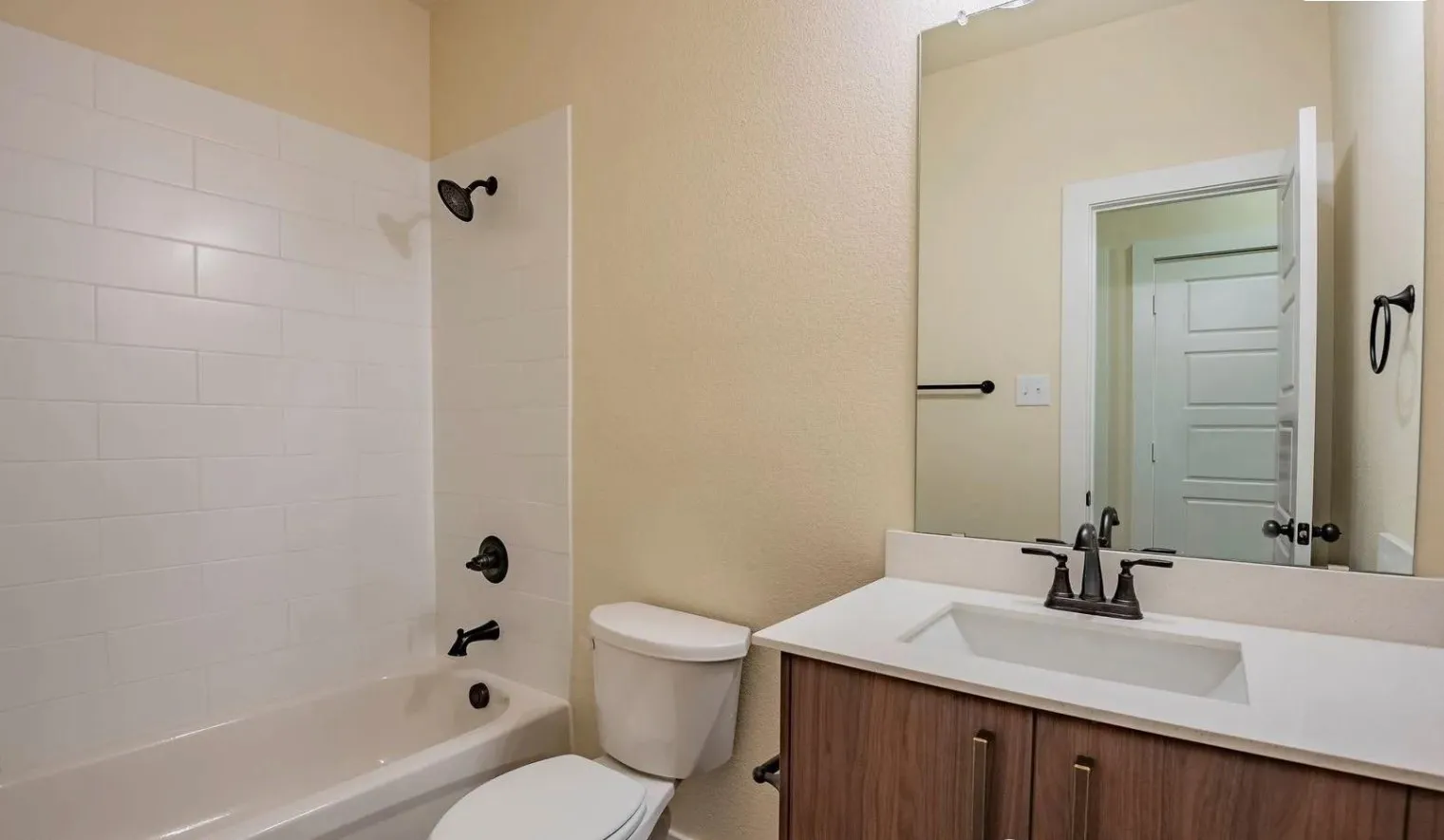Duplex For Sale in Ellis County , 656-660 Wheatfield Drive, Venus, Texas 76084, 6 Bedroom, 4 Bathroom, 4 Garage spaces, 0 Sqft, built in 2023, Preowned, mls#21258952, Real Estate Agent in Venus, Homes For Sale in Ellis county, Homes For Sale in Venus, Realtor in Venus Texas, Real Estate Brokerage Independent Realty Texas, Luminita Cordes Realtor