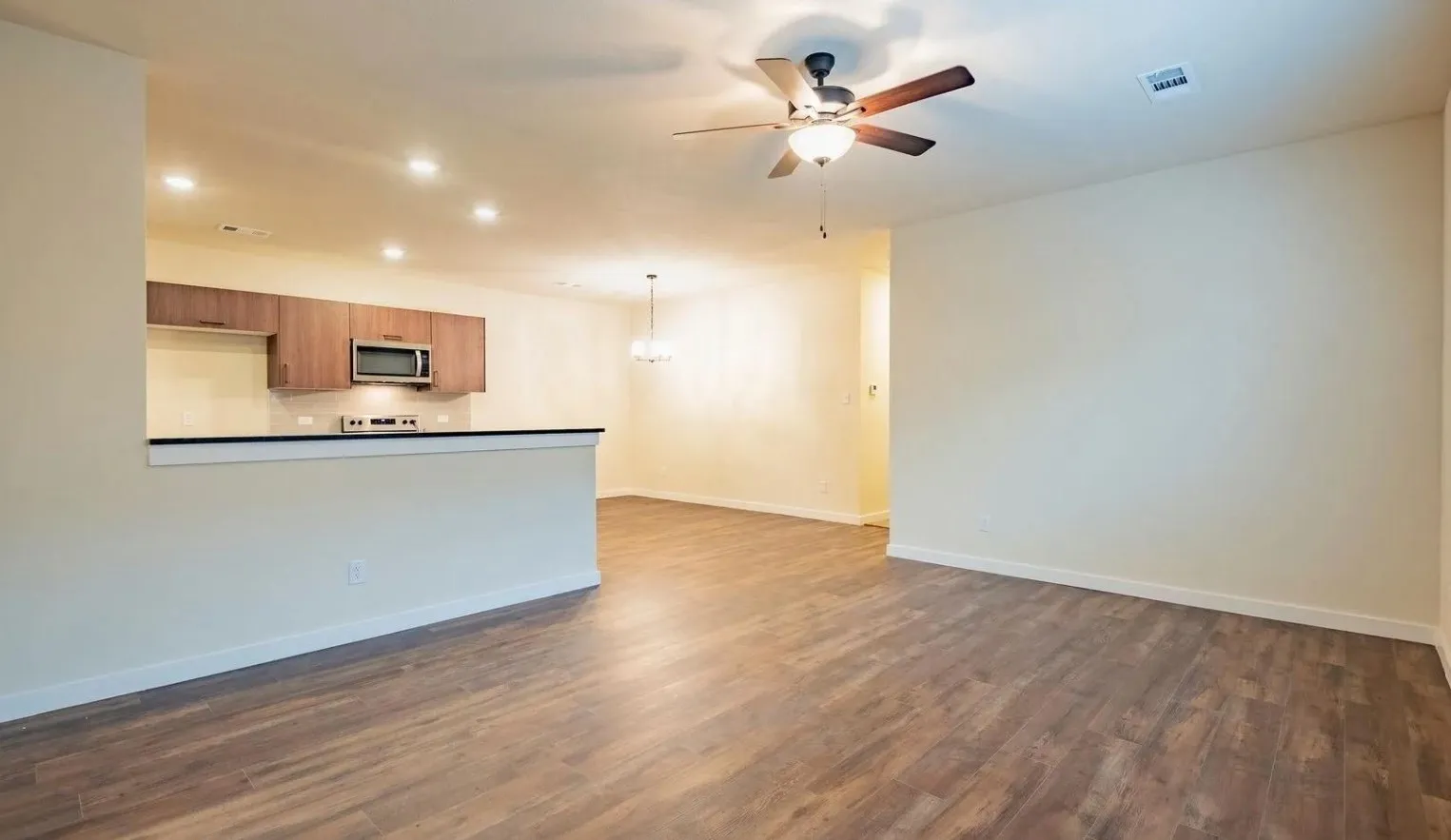 Duplex For Sale in Ellis County , 656-660 Wheatfield Drive, Venus, Texas 76084, 6 Bedroom, 4 Bathroom, 4 Garage spaces, 0 Sqft, built in 2023, Preowned, mls#21258952, Real Estate Agent in Venus, Homes For Sale in Ellis county, Homes For Sale in Venus, Realtor in Venus Texas, Real Estate Brokerage Independent Realty Texas, Luminita Cordes Realtor