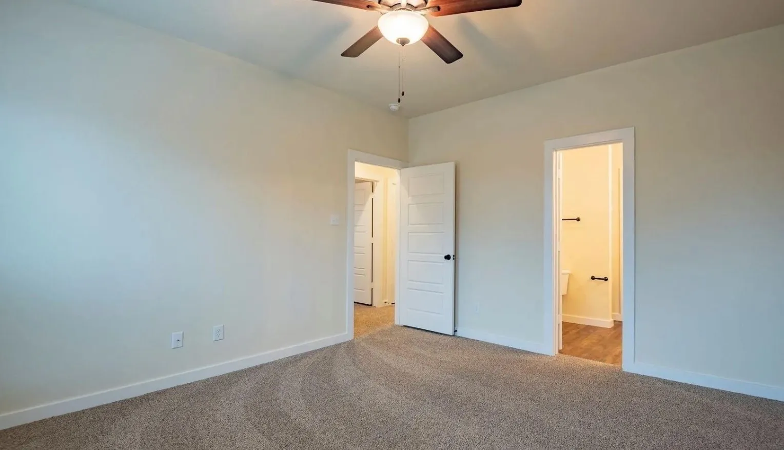 Duplex For Sale in Ellis County , 656-660 Wheatfield Drive, Venus, Texas 76084, 6 Bedroom, 4 Bathroom, 4 Garage spaces, 0 Sqft, built in 2023, Preowned, mls#21258952, Real Estate Agent in Venus, Homes For Sale in Ellis county, Homes For Sale in Venus, Realtor in Venus Texas, Real Estate Brokerage Independent Realty Texas, Luminita Cordes Realtor
