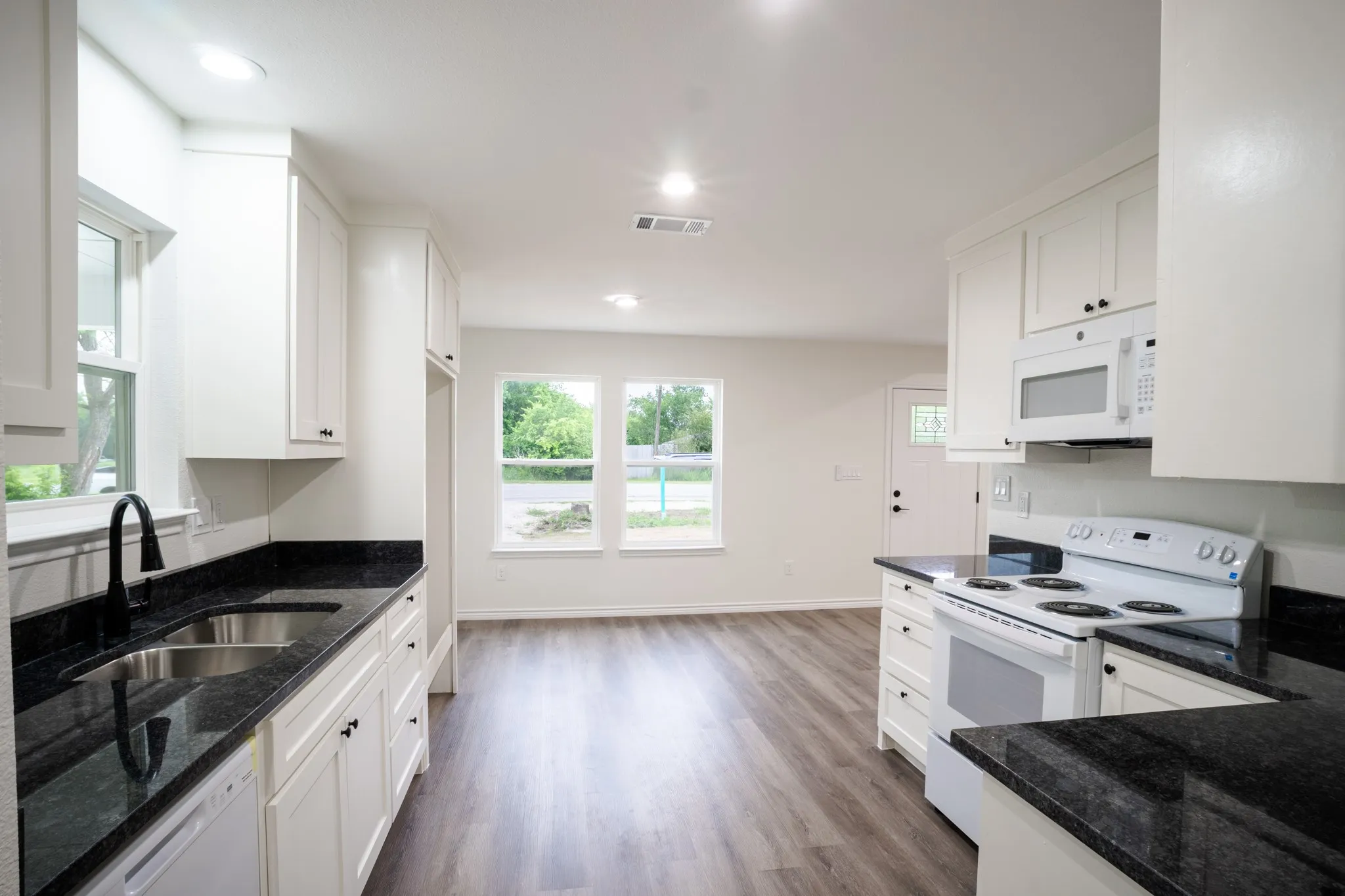 Single Family Residence For Sale in Limestone County , 1333 E Palestine, Mexia, Texas 76667, 3 Bedroom, 2 Bathroom, Garage spaces, 1,208 Sqft, built in 2026, mls#21258965, Real Estate Agent in Mexia, Homes For Sale in Limestone county, Homes For Sale in Mexia, Realtor in Mexia Texas, Real Estate Brokerage Independent Realty Texas, Luminita Cordes Realtor