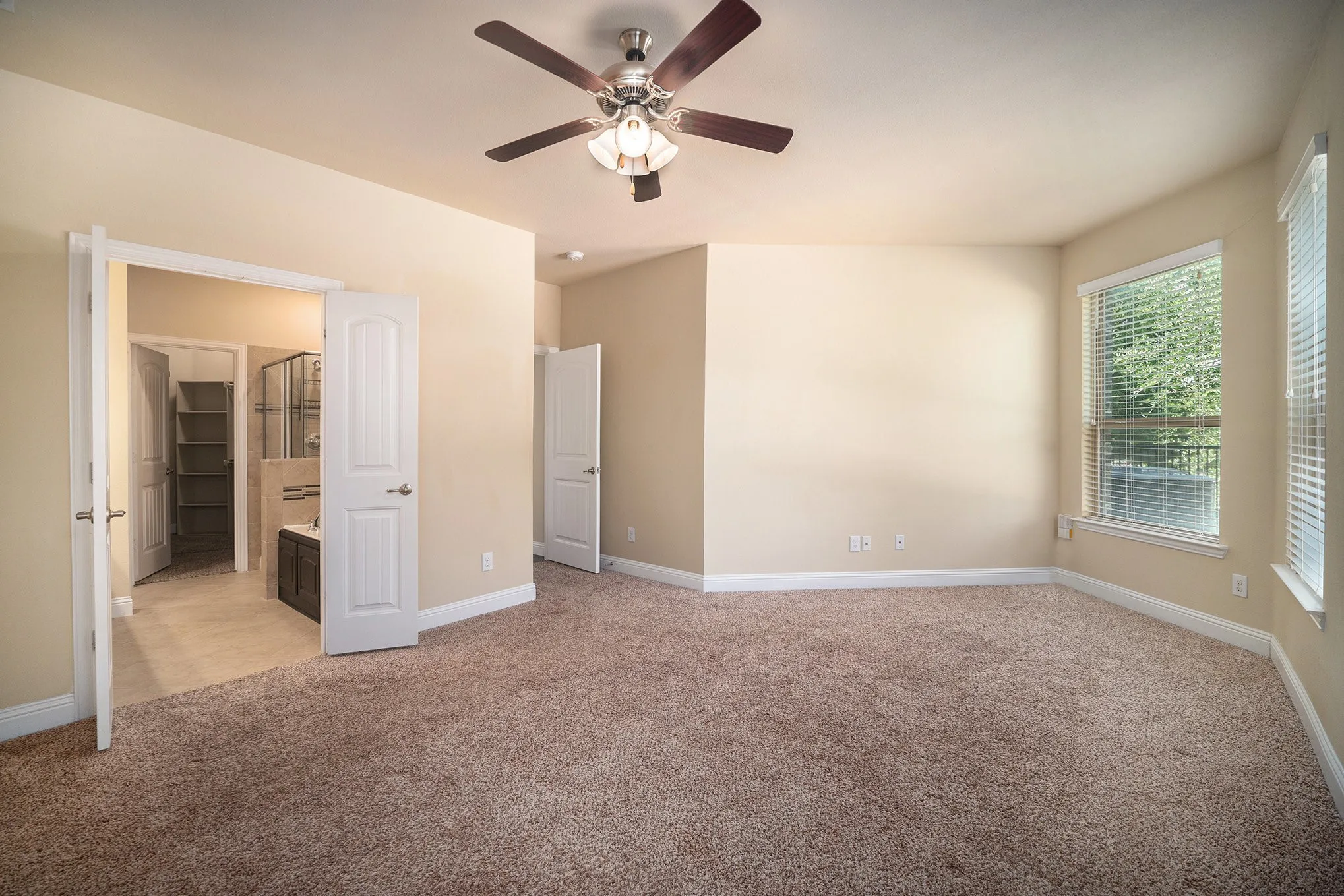 Townhouse For Sale in Tarrant County , 7104 Rose Quartz Court, Fort Worth, Texas 76132, 3 Bedroom, 3 Bathroom, 2 Garage spaces, 2,505 Sqft, built in 2016, Preowned, mls#21258852, Real Estate Agent in Fort Worth, Homes For Sale in Tarrant county, Homes For Sale in Fort Worth, Realtor in Fort Worth Texas, Real Estate Brokerage Independent Realty Texas, Luminita Cordes Realtor
