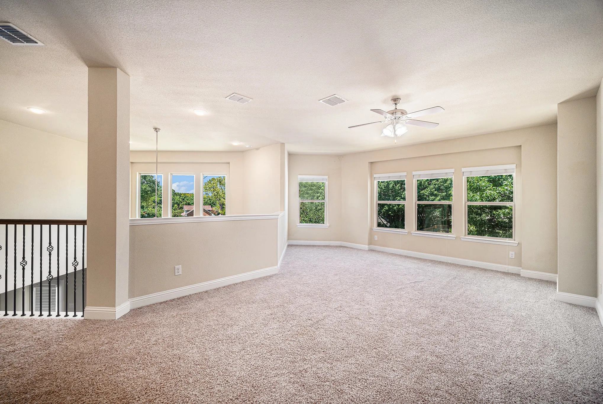 Townhouse For Sale in Tarrant County , 7104 Rose Quartz Court, Fort Worth, Texas 76132, 3 Bedroom, 3 Bathroom, 2 Garage spaces, 2,505 Sqft, built in 2016, Preowned, mls#21258852, Real Estate Agent in Fort Worth, Homes For Sale in Tarrant county, Homes For Sale in Fort Worth, Realtor in Fort Worth Texas, Real Estate Brokerage Independent Realty Texas, Luminita Cordes Realtor
