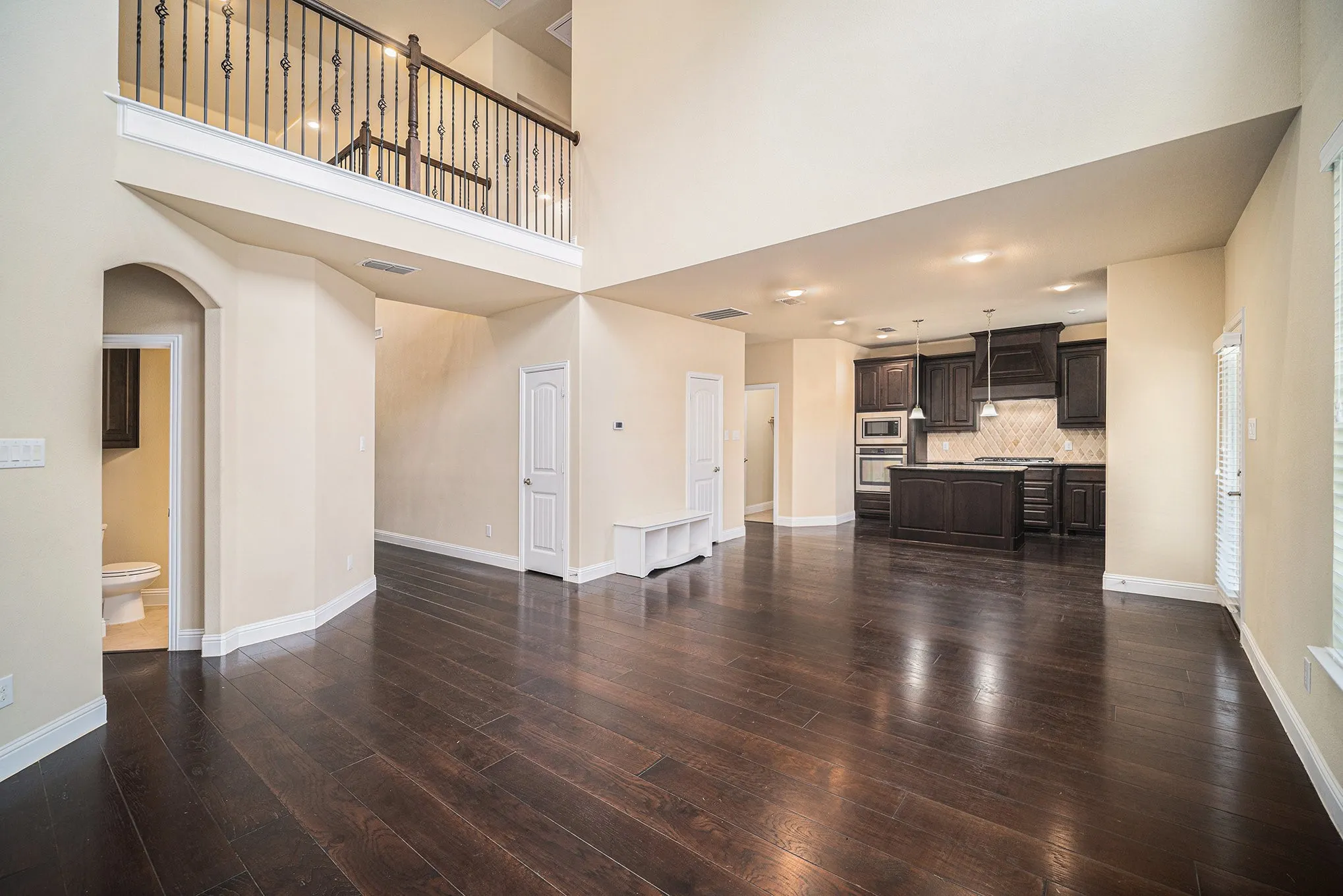 Townhouse For Sale in Tarrant County , 7104 Rose Quartz Court, Fort Worth, Texas 76132, 3 Bedroom, 3 Bathroom, 2 Garage spaces, 2,505 Sqft, built in 2016, Preowned, mls#21258852, Real Estate Agent in Fort Worth, Homes For Sale in Tarrant county, Homes For Sale in Fort Worth, Realtor in Fort Worth Texas, Real Estate Brokerage Independent Realty Texas, Luminita Cordes Realtor