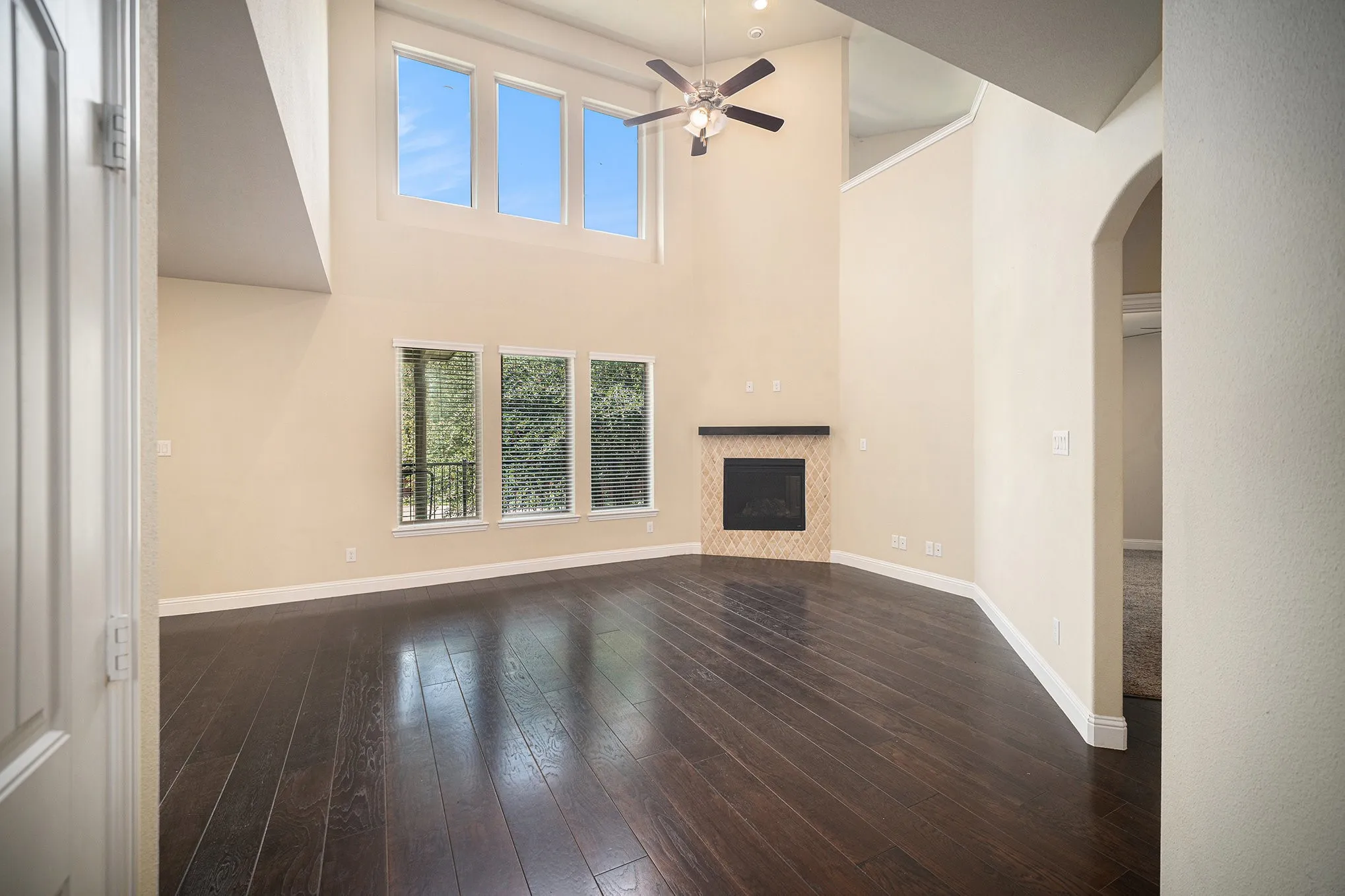 Townhouse For Sale in Tarrant County , 7104 Rose Quartz Court, Fort Worth, Texas 76132, 3 Bedroom, 3 Bathroom, 2 Garage spaces, 2,505 Sqft, built in 2016, Preowned, mls#21258852, Real Estate Agent in Fort Worth, Homes For Sale in Tarrant county, Homes For Sale in Fort Worth, Realtor in Fort Worth Texas, Real Estate Brokerage Independent Realty Texas, Luminita Cordes Realtor