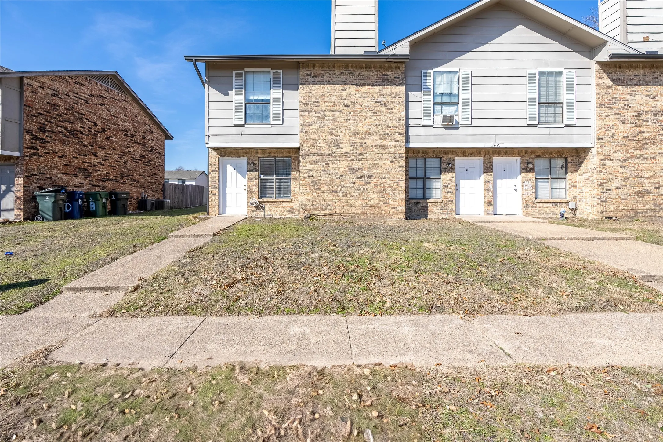 Quadruplex For Rent in Dallas County , 2813 Wimbledon Court D, Garland, Texas 75041, 2 Bedroom, 2 Bathroom, Garage spaces, 1,040 Sqft, built in 1984, Preowned, mls#21258985, Real Estate Agent in Garland, Homes For Rent in Dallas county, Homes For Rent in Garland, Realtor in Garland Texas, Real Estate Brokerage Independent Realty Texas, Luminita Cordes Realtor