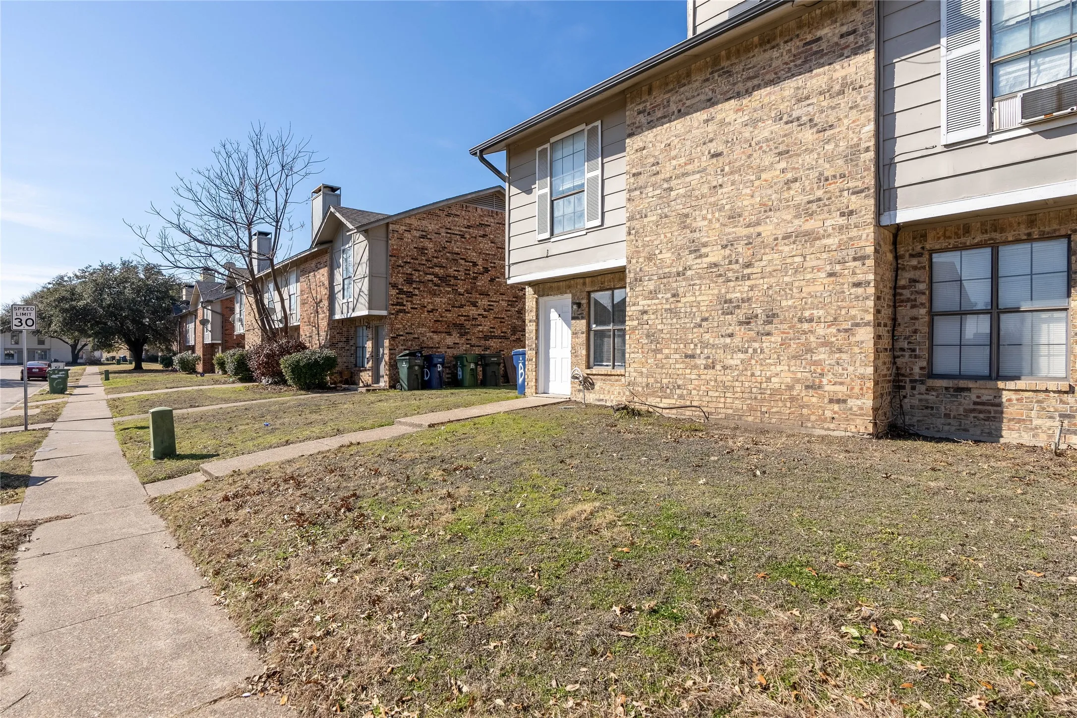 Quadruplex For Rent in Dallas County , 2813 Wimbledon Court D, Garland, Texas 75041, 2 Bedroom, 2 Bathroom, Garage spaces, 1,040 Sqft, built in 1984, Preowned, mls#21258985, Real Estate Agent in Garland, Homes For Rent in Dallas county, Homes For Rent in Garland, Realtor in Garland Texas, Real Estate Brokerage Independent Realty Texas, Luminita Cordes Realtor