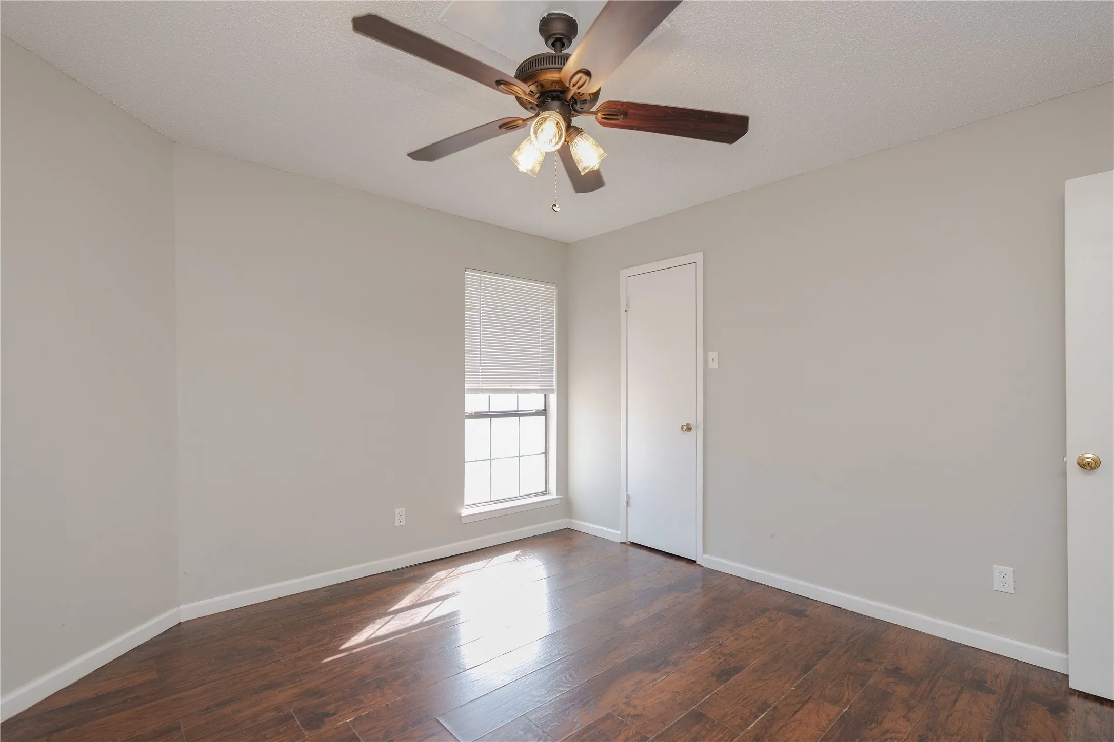 Quadruplex For Rent in Dallas County , 2813 Wimbledon Court D, Garland, Texas 75041, 2 Bedroom, 2 Bathroom, Garage spaces, 1,040 Sqft, built in 1984, Preowned, mls#21258985, Real Estate Agent in Garland, Homes For Rent in Dallas county, Homes For Rent in Garland, Realtor in Garland Texas, Real Estate Brokerage Independent Realty Texas, Luminita Cordes Realtor