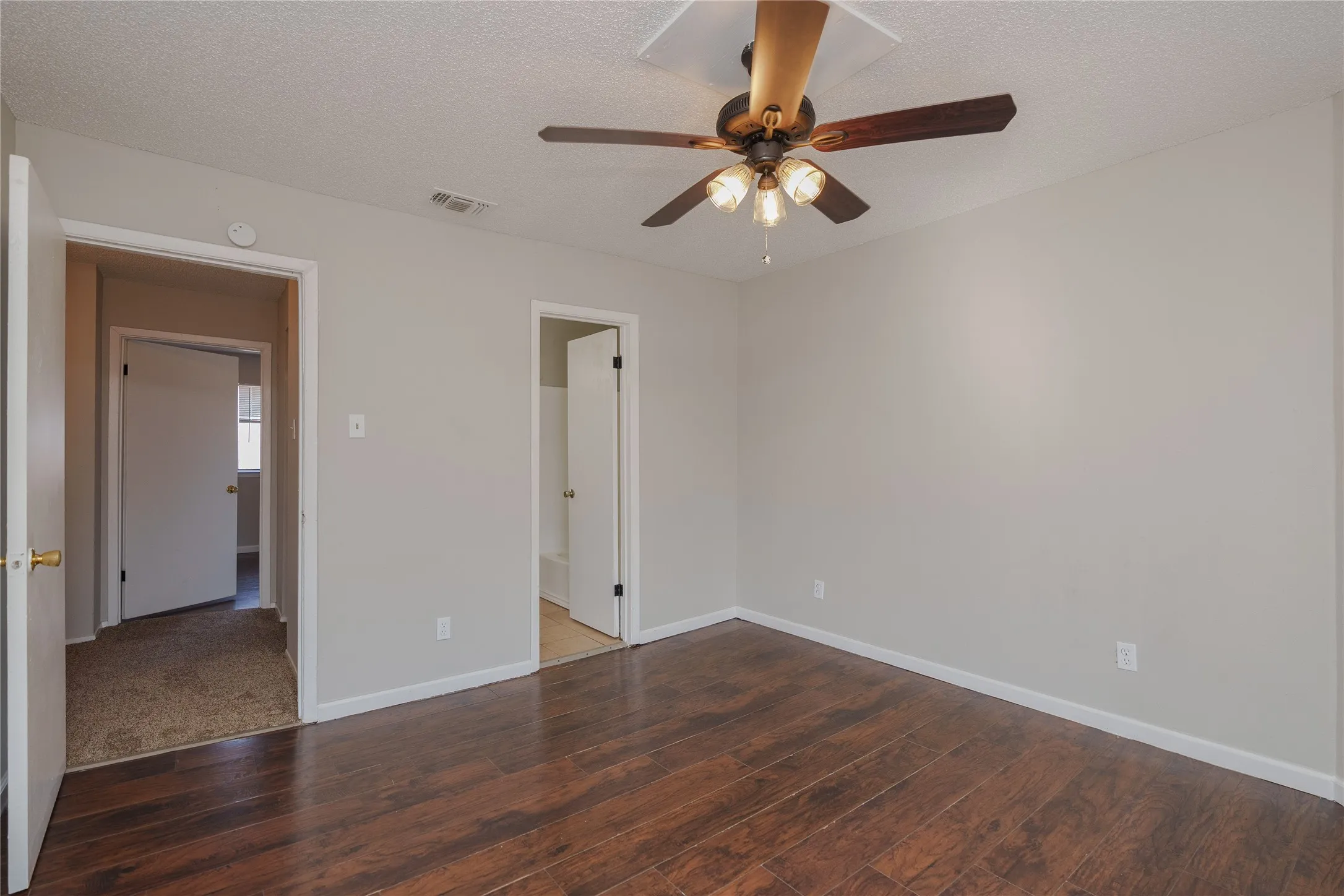Quadruplex For Rent in Dallas County , 2813 Wimbledon Court D, Garland, Texas 75041, 2 Bedroom, 2 Bathroom, Garage spaces, 1,040 Sqft, built in 1984, Preowned, mls#21258985, Real Estate Agent in Garland, Homes For Rent in Dallas county, Homes For Rent in Garland, Realtor in Garland Texas, Real Estate Brokerage Independent Realty Texas, Luminita Cordes Realtor