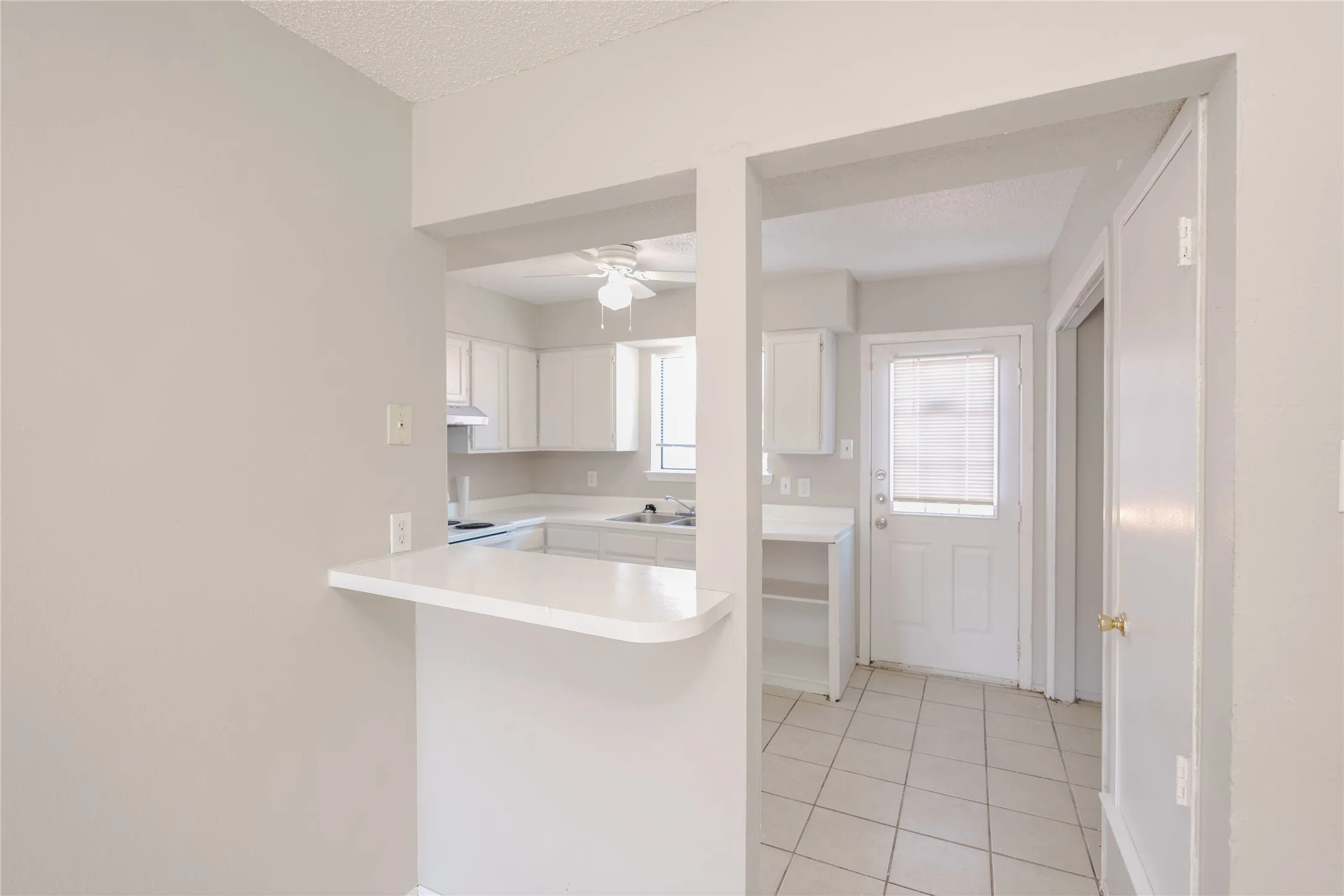 Quadruplex For Rent in Dallas County , 2813 Wimbledon Court D, Garland, Texas 75041, 2 Bedroom, 2 Bathroom, Garage spaces, 1,040 Sqft, built in 1984, Preowned, mls#21258985, Real Estate Agent in Garland, Homes For Rent in Dallas county, Homes For Rent in Garland, Realtor in Garland Texas, Real Estate Brokerage Independent Realty Texas, Luminita Cordes Realtor