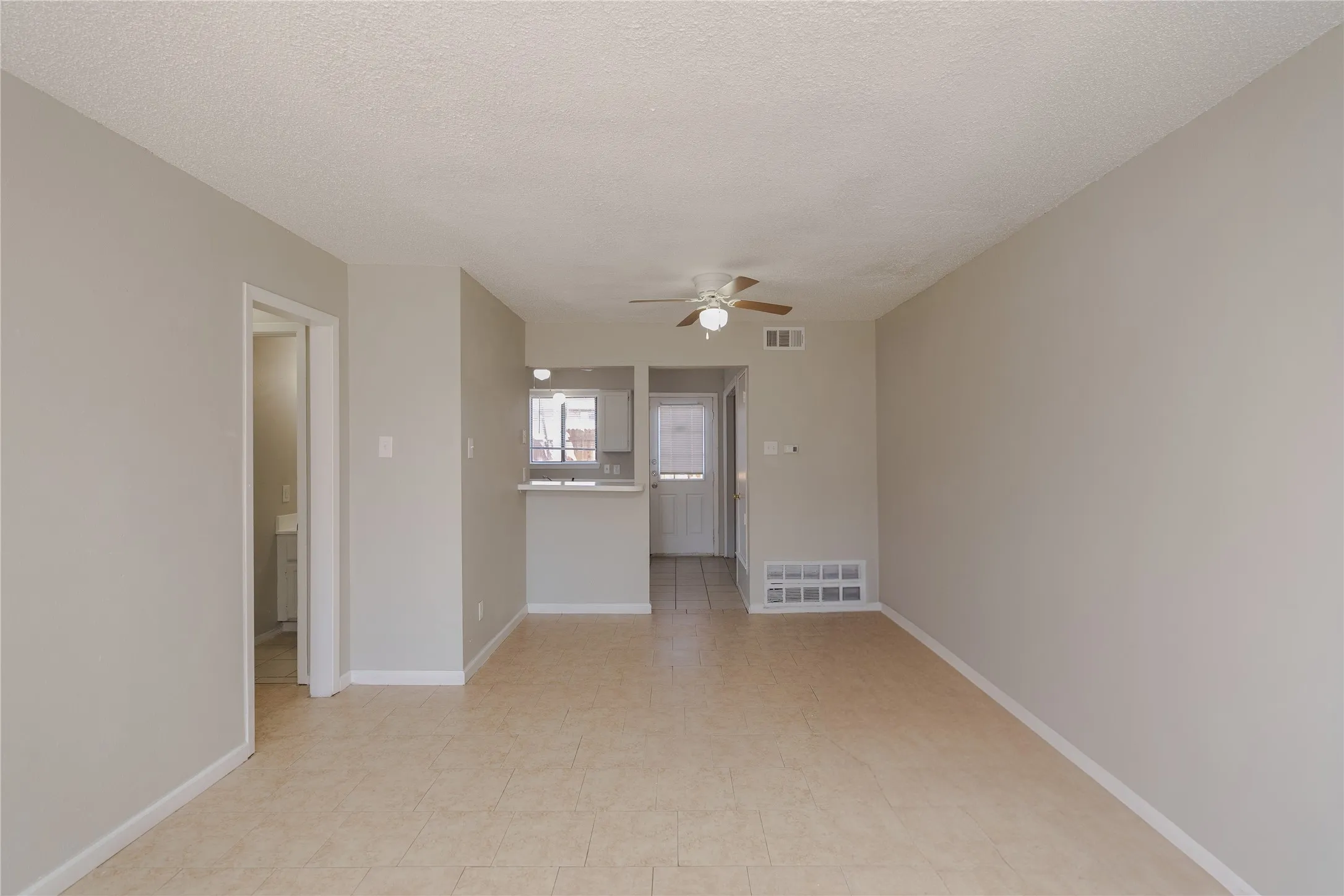 Quadruplex For Rent in Dallas County , 2813 Wimbledon Court D, Garland, Texas 75041, 2 Bedroom, 2 Bathroom, Garage spaces, 1,040 Sqft, built in 1984, Preowned, mls#21258985, Real Estate Agent in Garland, Homes For Rent in Dallas county, Homes For Rent in Garland, Realtor in Garland Texas, Real Estate Brokerage Independent Realty Texas, Luminita Cordes Realtor
