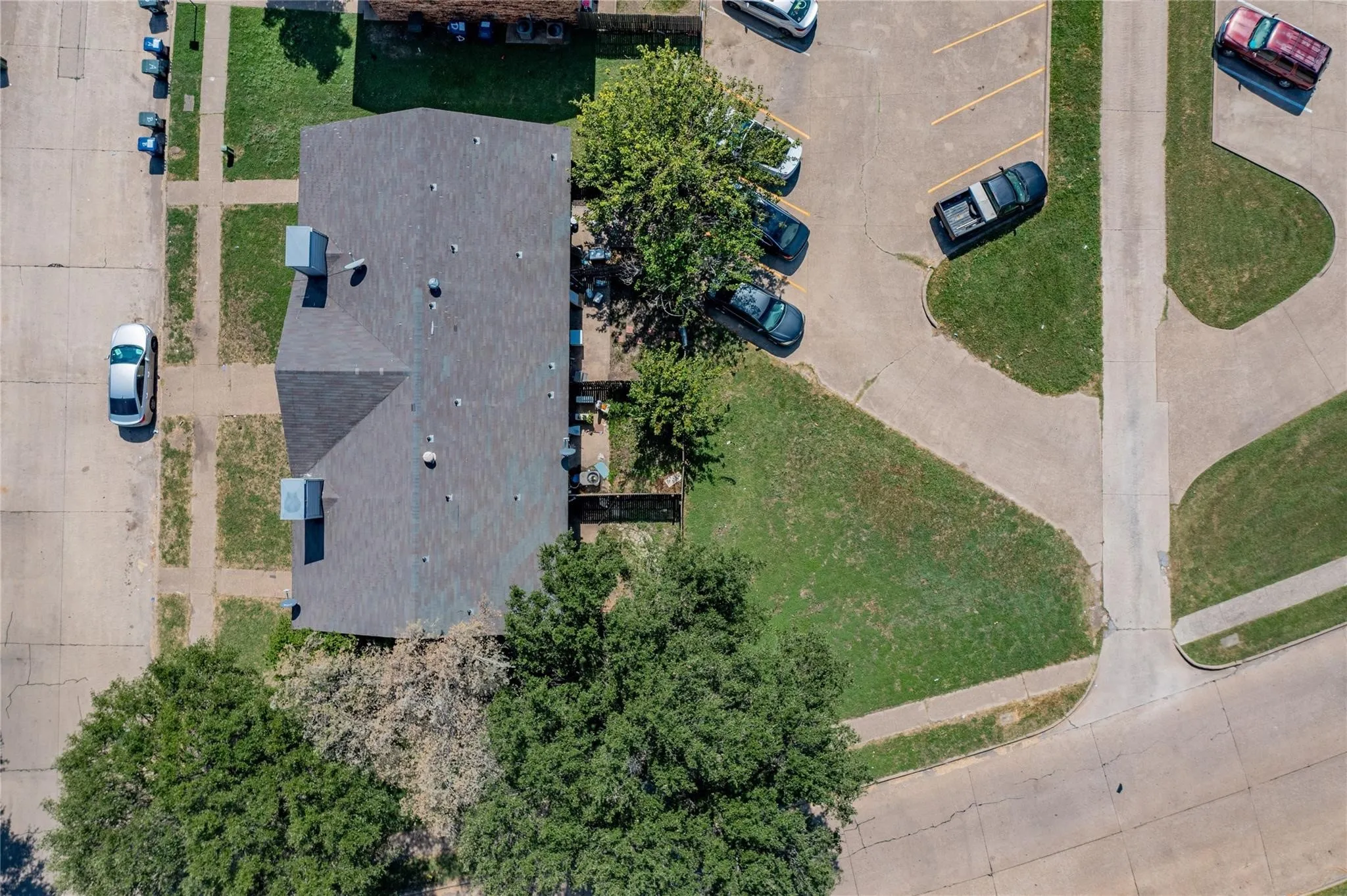 Quadruplex For Rent in Dallas County , 2813 Wimbledon Court D, Garland, Texas 75041, 2 Bedroom, 2 Bathroom, Garage spaces, 1,040 Sqft, built in 1984, Preowned, mls#21258985, Real Estate Agent in Garland, Homes For Rent in Dallas county, Homes For Rent in Garland, Realtor in Garland Texas, Real Estate Brokerage Independent Realty Texas, Luminita Cordes Realtor