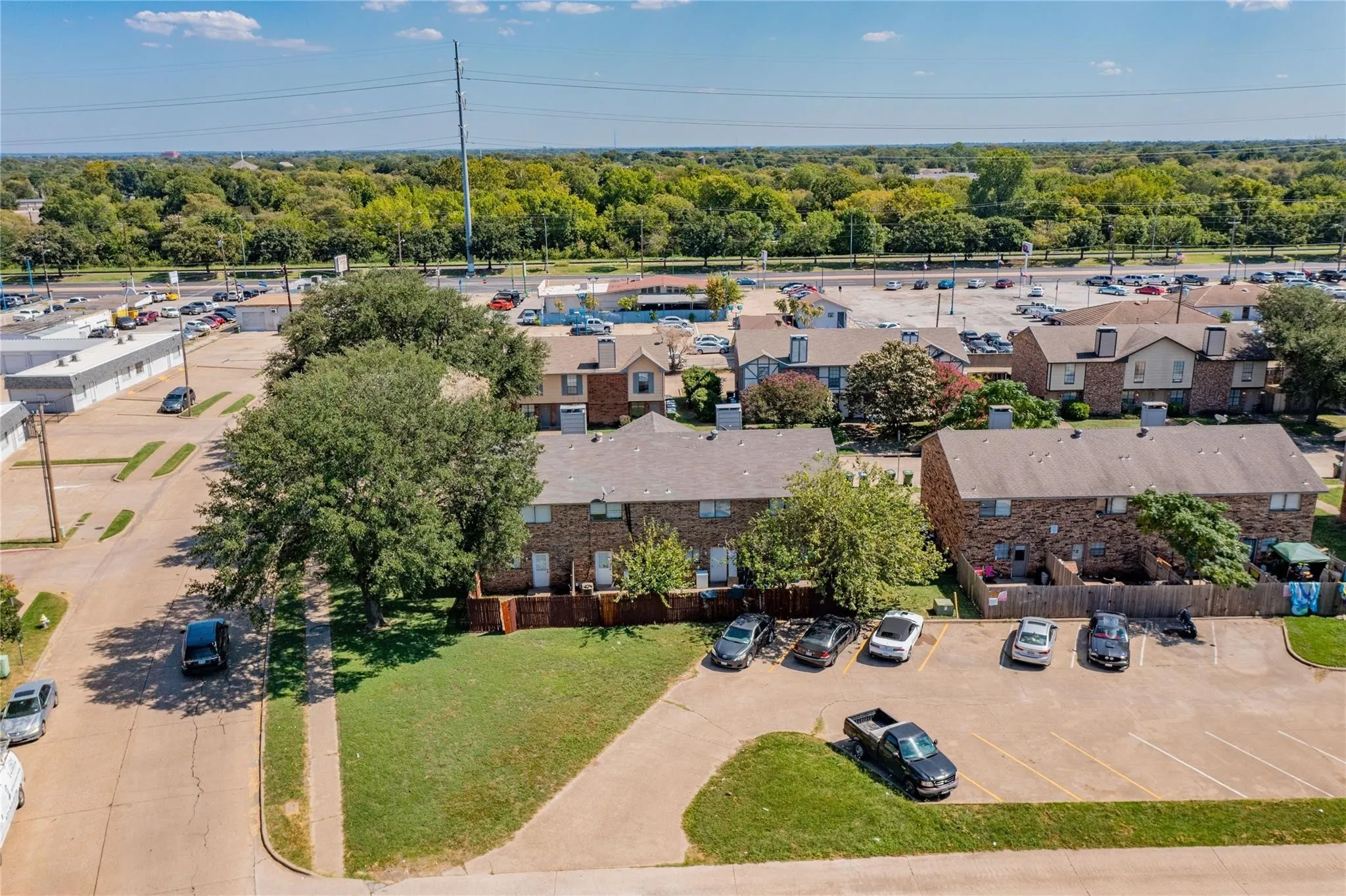 Quadruplex For Rent in Dallas County , 2813 Wimbledon Court D, Garland, Texas 75041, 2 Bedroom, 2 Bathroom, Garage spaces, 1,040 Sqft, built in 1984, Preowned, mls#21258985, Real Estate Agent in Garland, Homes For Rent in Dallas county, Homes For Rent in Garland, Realtor in Garland Texas, Real Estate Brokerage Independent Realty Texas, Luminita Cordes Realtor