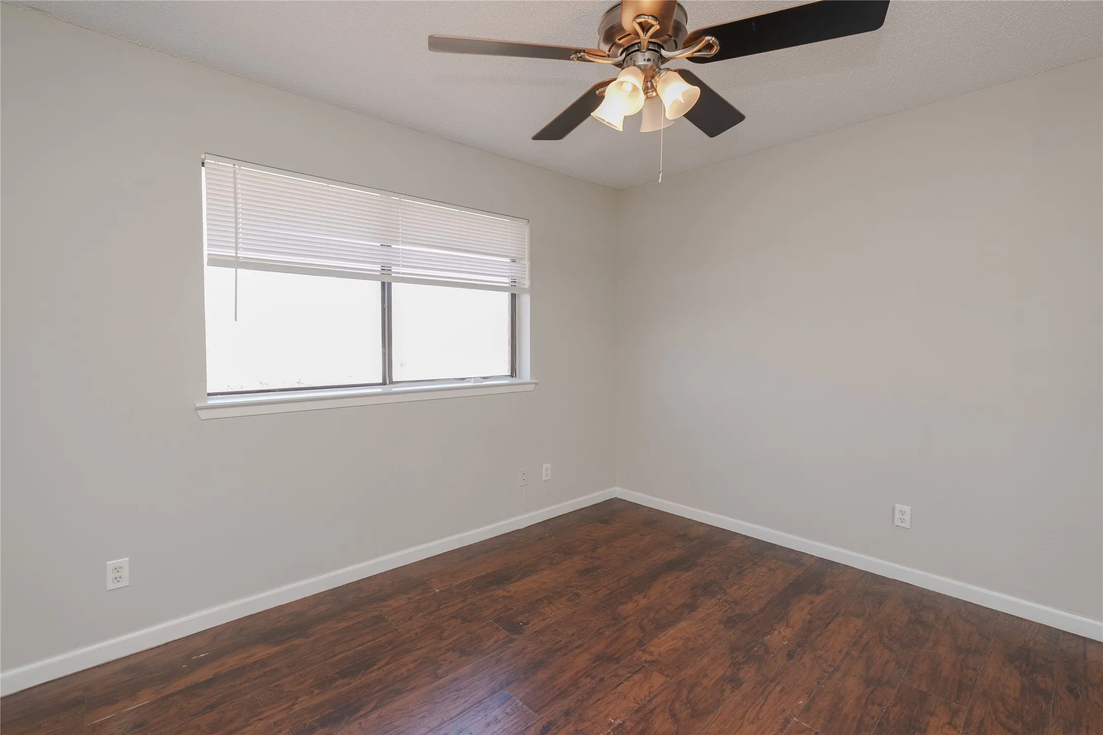 Quadruplex For Rent in Dallas County , 2813 Wimbledon Court D, Garland, Texas 75041, 2 Bedroom, 2 Bathroom, Garage spaces, 1,040 Sqft, built in 1984, Preowned, mls#21258985, Real Estate Agent in Garland, Homes For Rent in Dallas county, Homes For Rent in Garland, Realtor in Garland Texas, Real Estate Brokerage Independent Realty Texas, Luminita Cordes Realtor