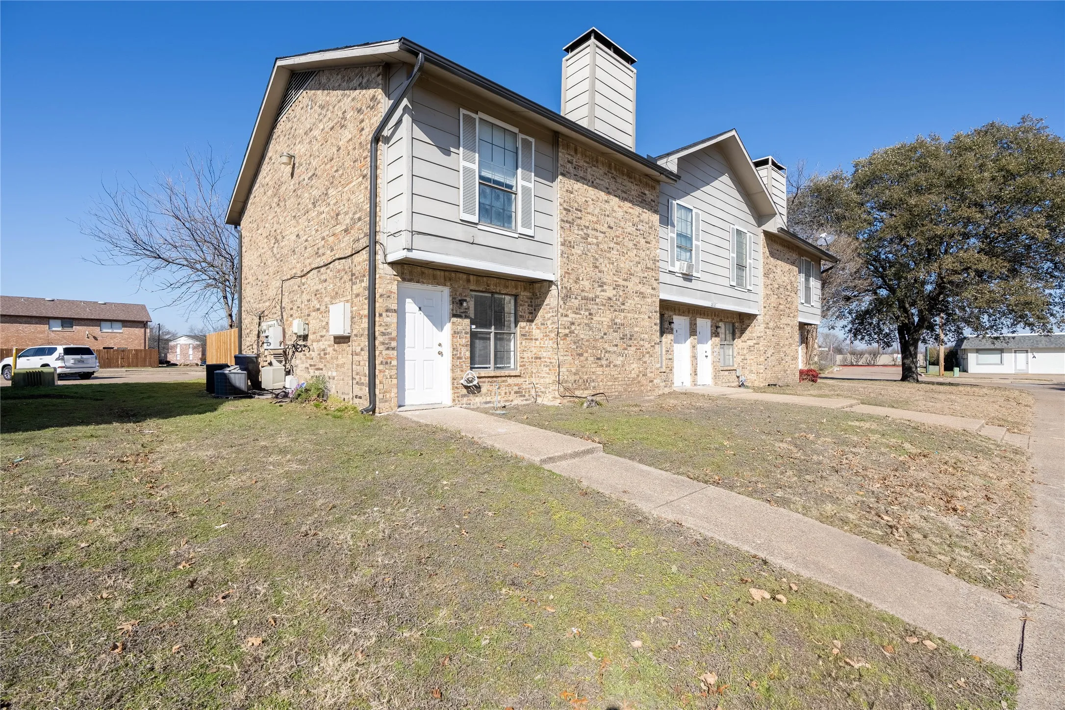 Quadruplex For Rent in Dallas County , 2813 Wimbledon Court D, Garland, Texas 75041, 2 Bedroom, 2 Bathroom, Garage spaces, 1,040 Sqft, built in 1984, Preowned, mls#21258985, Real Estate Agent in Garland, Homes For Rent in Dallas county, Homes For Rent in Garland, Realtor in Garland Texas, Real Estate Brokerage Independent Realty Texas, Luminita Cordes Realtor
