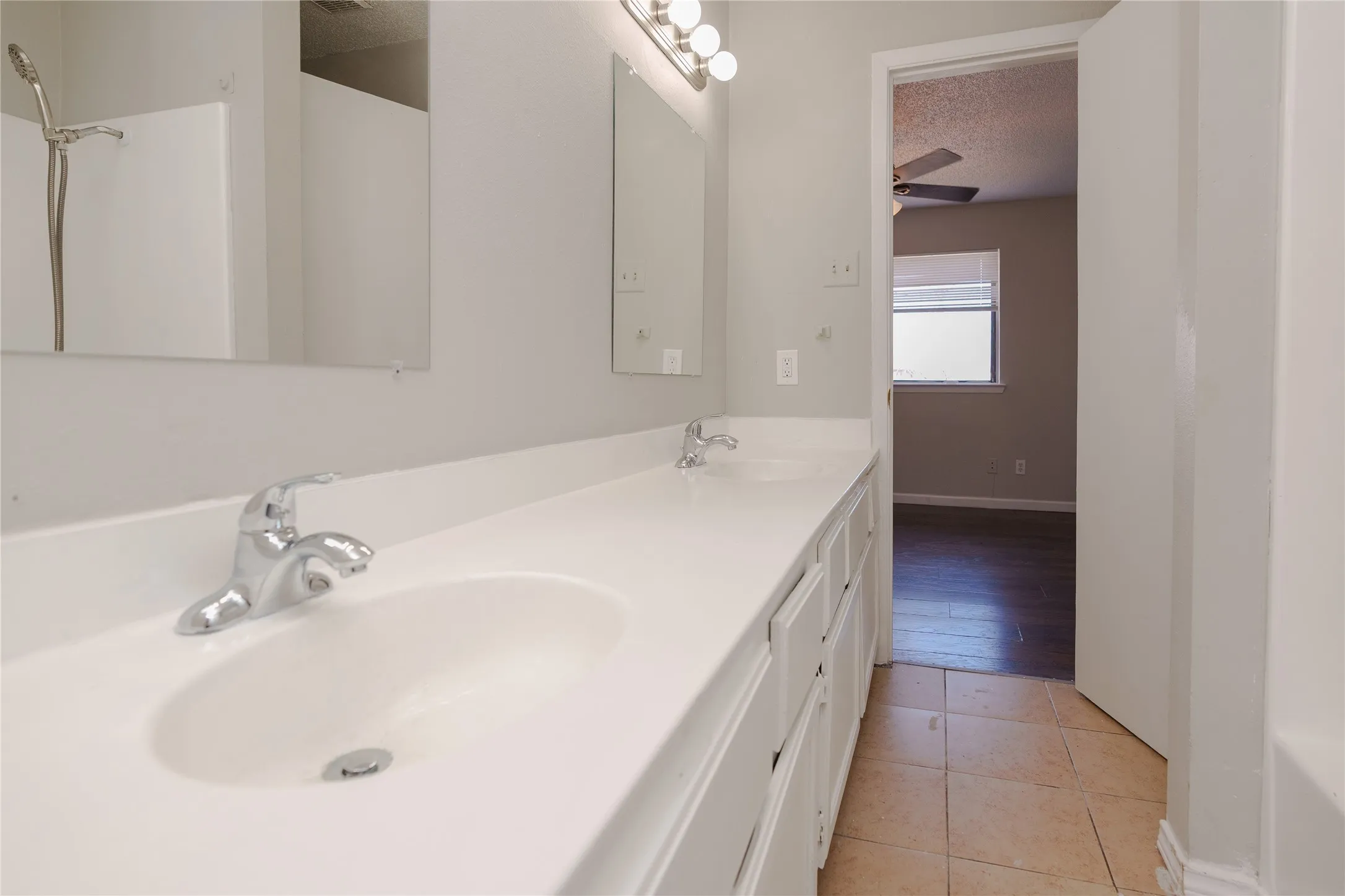 Quadruplex For Rent in Dallas County , 2813 Wimbledon Court D, Garland, Texas 75041, 2 Bedroom, 2 Bathroom, Garage spaces, 1,040 Sqft, built in 1984, Preowned, mls#21258985, Real Estate Agent in Garland, Homes For Rent in Dallas county, Homes For Rent in Garland, Realtor in Garland Texas, Real Estate Brokerage Independent Realty Texas, Luminita Cordes Realtor
