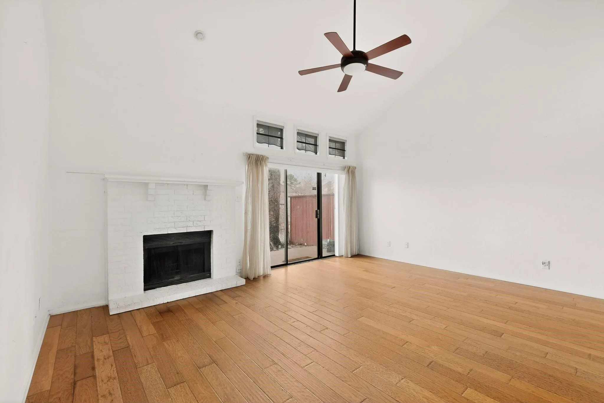 Condominium For Rent in Dallas County , 1025 Turtle Lake Boulevard 111, Irving, Texas 75060, 2 Bedrooms, 2 Bathrooms, Garage spaces, 1,175 Sqft, built in 1982, Price $1,700, mls#21258988, Real Estate Agent in Irving, Homes For Rent in Dallas county, Homes For Rent in Irving, Realtor in Irving Texas, Real Estate Brokerage Independent Realty Texas, Luminita Cordes Realtor