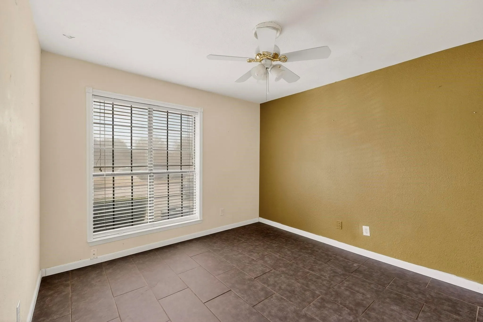 Condominium For Rent in Dallas County , 1025 Turtle Lake Boulevard 111, Irving, Texas 75060, 2 Bedrooms, 2 Bathrooms, Garage spaces, 1,175 Sqft, built in 1982, Price $1,700, mls#21258988, Real Estate Agent in Irving, Homes For Rent in Dallas county, Homes For Rent in Irving, Realtor in Irving Texas, Real Estate Brokerage Independent Realty Texas, Luminita Cordes Realtor
