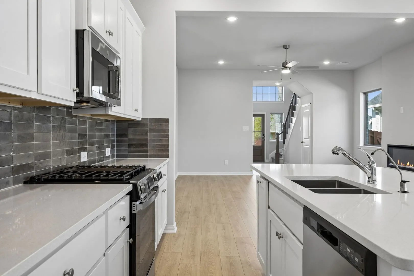 11-3937Lakefield_011