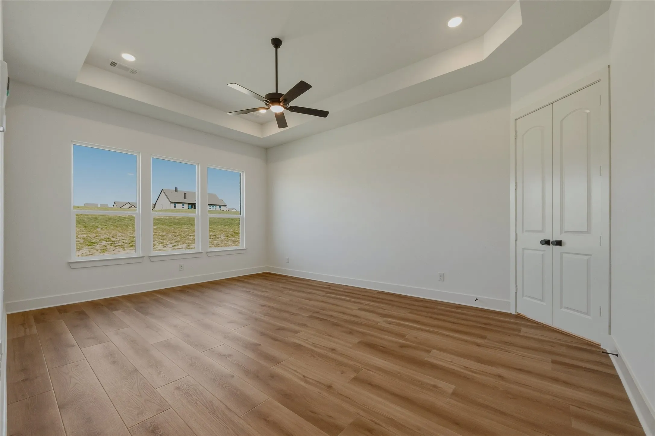 Single Family Residence For Sale in Grayson County , 707 Water Side Drive, Van Alstyne, Texas 75495, 4 Bedroom, 3 Bathroom, 3 Garage spaces, 2,686 Sqft, built in 2026, New Construction - Incomplete, mls#21259027, Real Estate Agent in Van Alstyne, Homes For Sale in Grayson county, Homes For Sale in Van Alstyne, Realtor in Van Alstyne Texas, Real Estate Brokerage Independent Realty Texas, Luminita Cordes Realtor