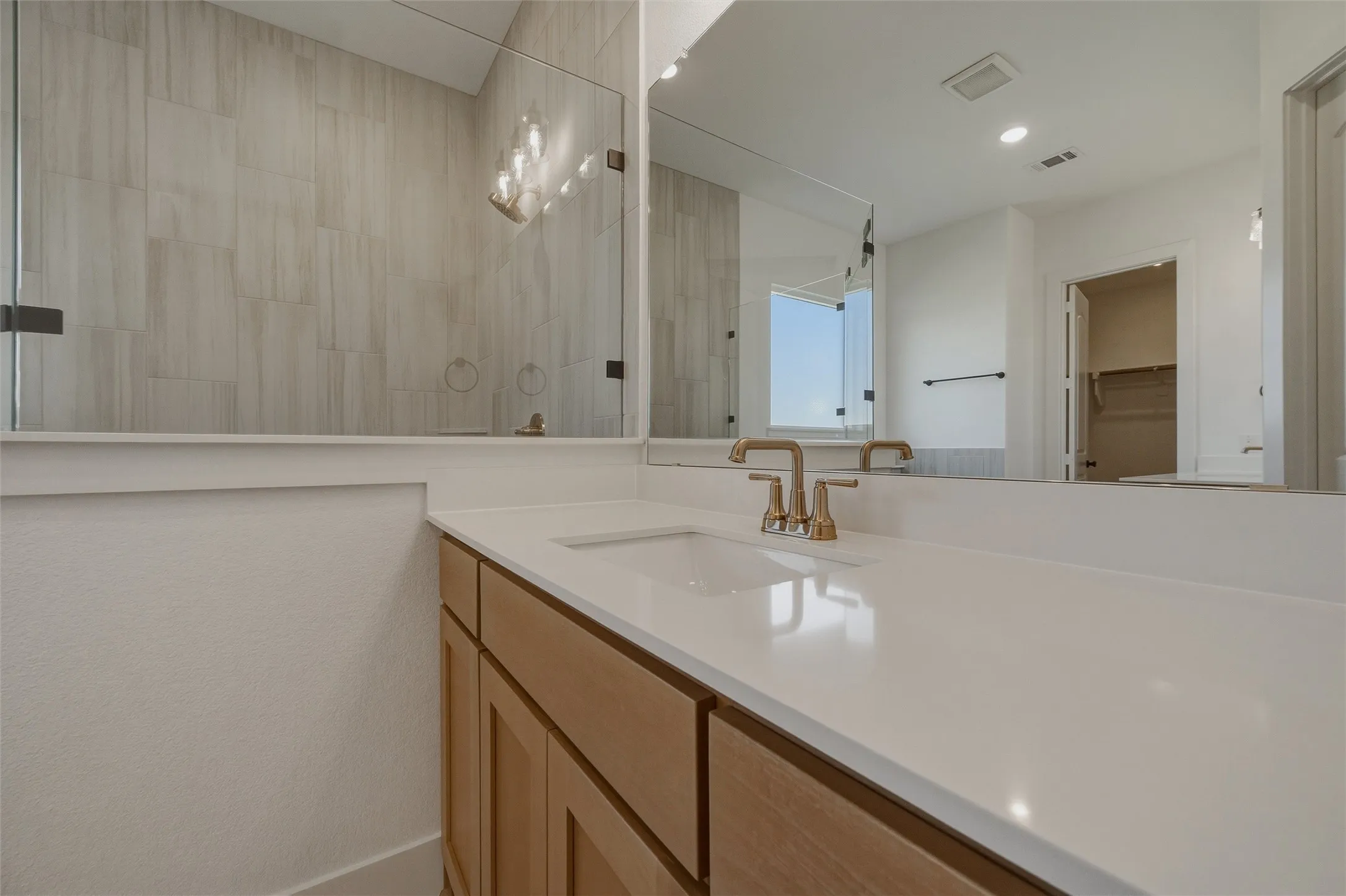 White countertop with an integrated rectangular sink