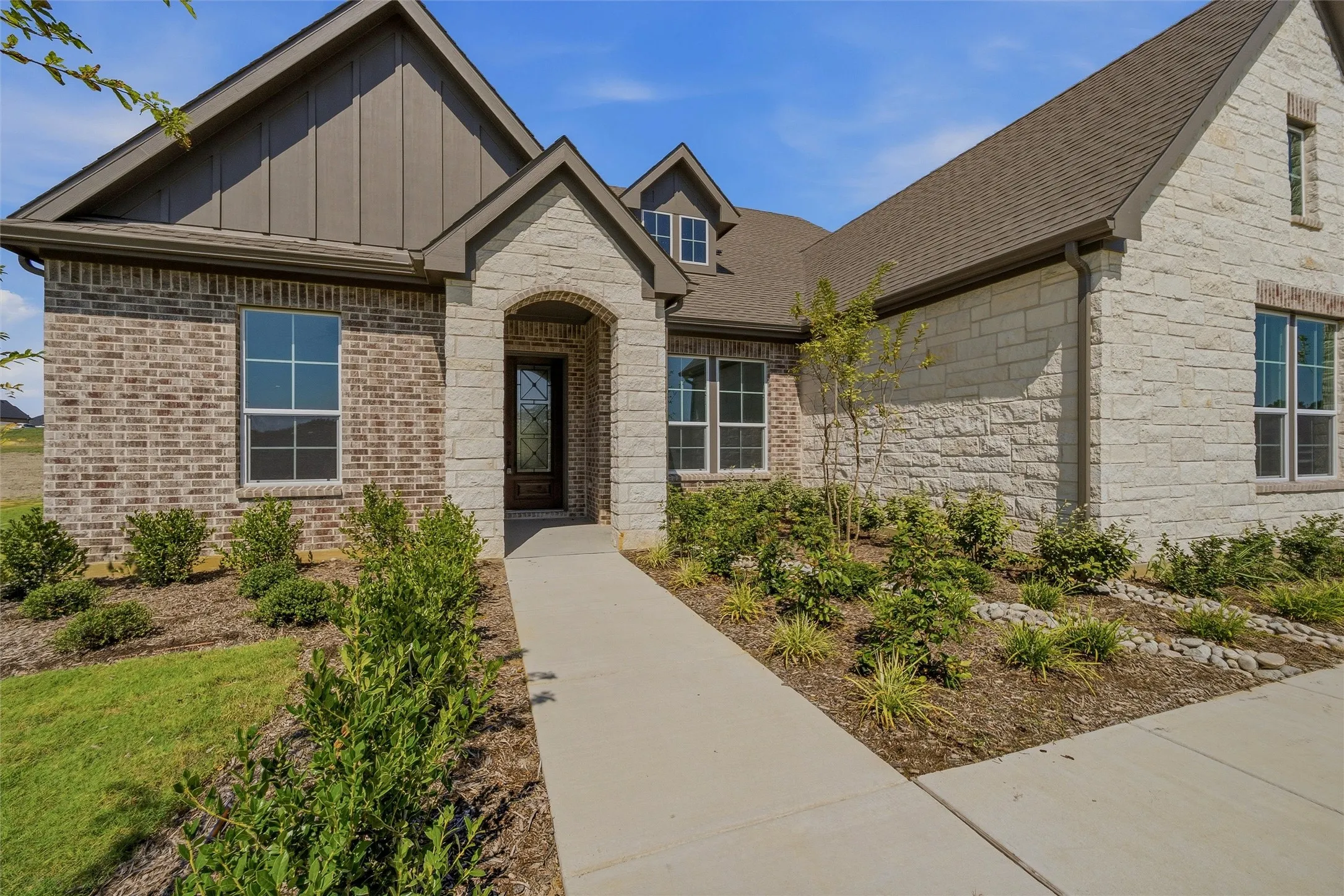 Single Family Residence For Sale in Grayson County , 707 Water Side Drive, Van Alstyne, Texas 75495, 4 Bedroom, 3 Bathroom, 3 Garage spaces, 2,686 Sqft, built in 2026, New Construction - Incomplete, mls#21259027, Real Estate Agent in Van Alstyne, Homes For Sale in Grayson county, Homes For Sale in Van Alstyne, Realtor in Van Alstyne Texas, Real Estate Brokerage Independent Realty Texas, Luminita Cordes Realtor
