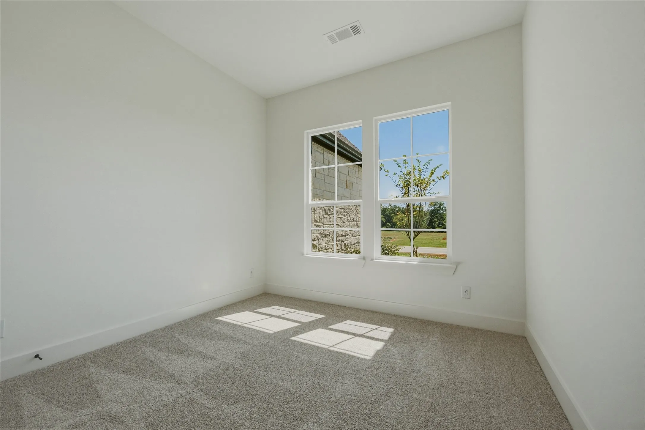 Neutral wall paint and plush carpeting