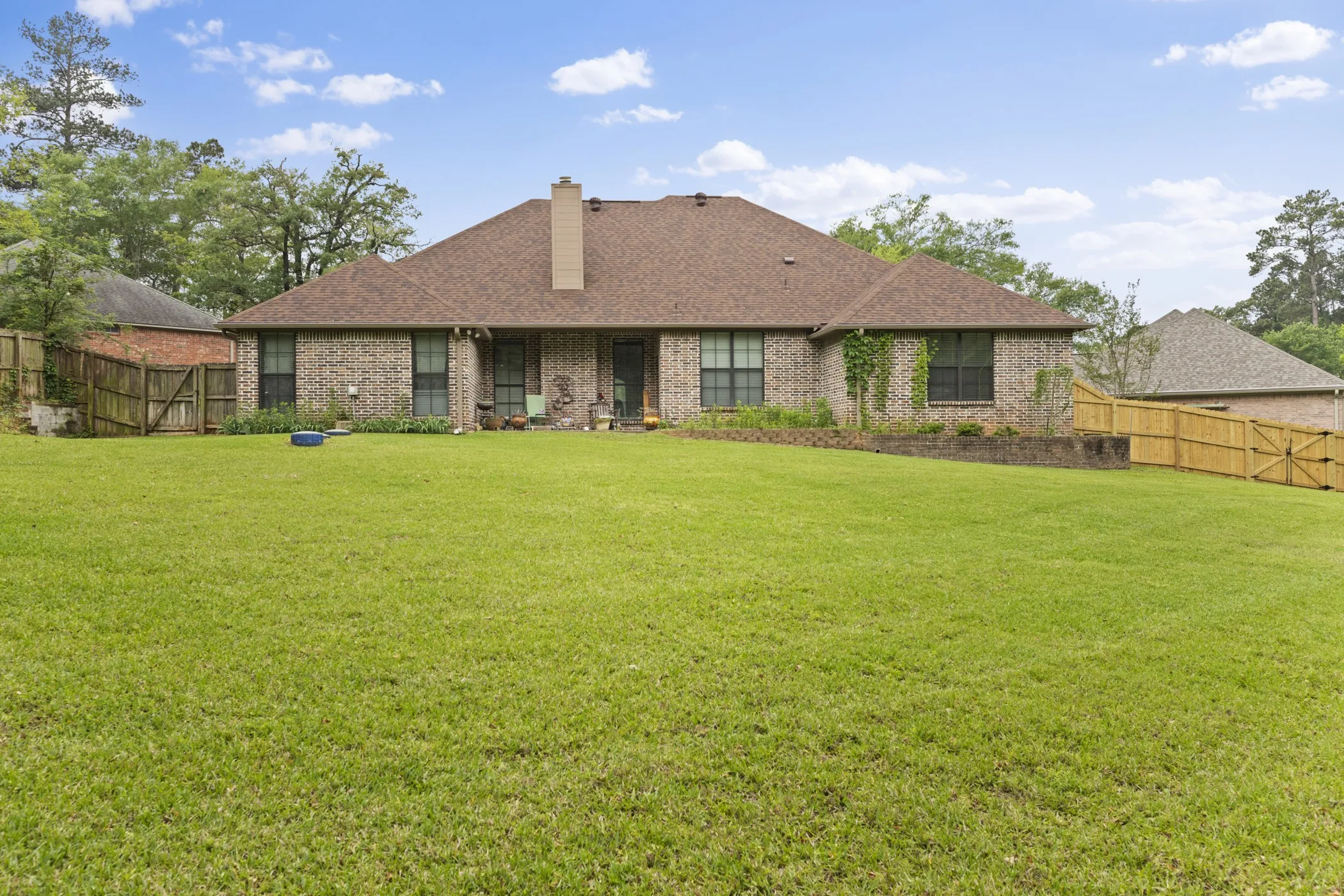 Single Family Residence For Sale in Smith County , 14297 Ash Lane, Tyler, Texas 75703, 4 Bedroom, 3 Bathroom, 2 Garage spaces, 2,767 Sqft, built in 2006, mls#21259040, Real Estate Agent in Tyler, Homes For Sale in Smith county, Homes For Sale in Tyler, Realtor in Tyler Texas, Real Estate Brokerage Independent Realty Texas, Luminita Cordes Realtor