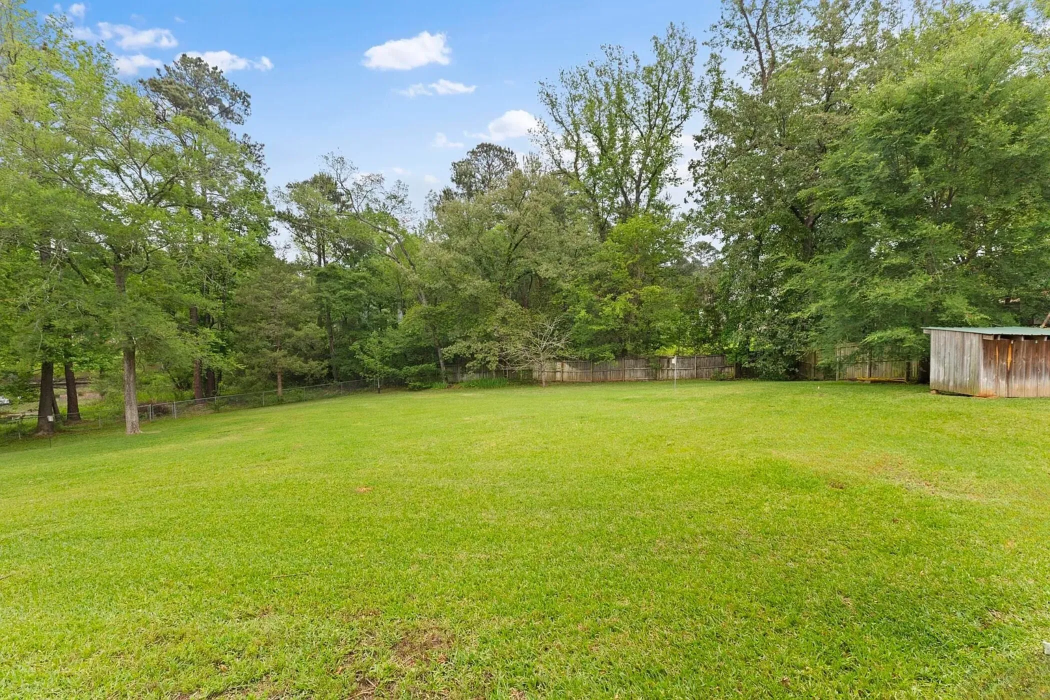 Single Family Residence For Sale in Smith County , 14297 Ash Lane, Tyler, Texas 75703, 4 Bedroom, 3 Bathroom, 2 Garage spaces, 2,767 Sqft, built in 2006, mls#21259040, Real Estate Agent in Tyler, Homes For Sale in Smith county, Homes For Sale in Tyler, Realtor in Tyler Texas, Real Estate Brokerage Independent Realty Texas, Luminita Cordes Realtor