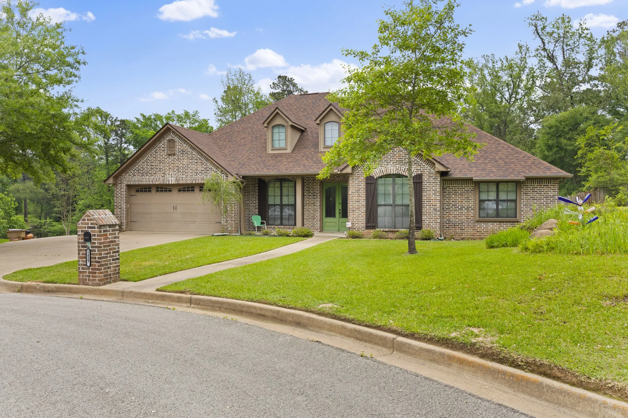 Single Family Residence For Sale in Smith County , 14297 Ash Lane, Tyler, Texas 75703, 4 Bedroom, 3 Bathroom, 2 Garage spaces, 2,767 Sqft, built in 2006, mls#21259040, Real Estate Agent in Tyler, Homes For Sale in Smith county, Homes For Sale in Tyler, Realtor in Tyler Texas, Real Estate Brokerage Independent Realty Texas, Luminita Cordes Realtor