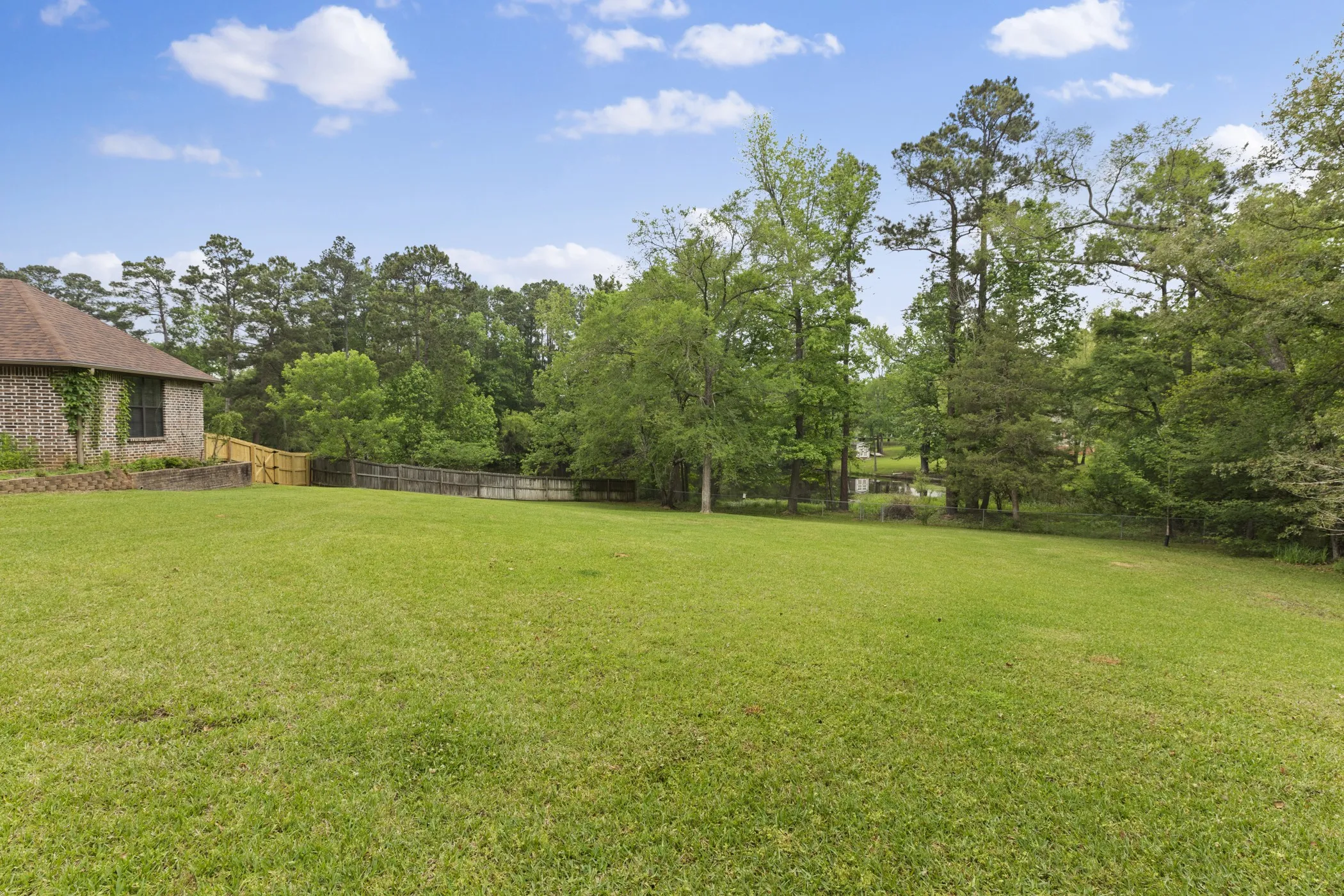 Single Family Residence For Sale in Smith County , 14297 Ash Lane, Tyler, Texas 75703, 4 Bedroom, 3 Bathroom, 2 Garage spaces, 2,767 Sqft, built in 2006, mls#21259040, Real Estate Agent in Tyler, Homes For Sale in Smith county, Homes For Sale in Tyler, Realtor in Tyler Texas, Real Estate Brokerage Independent Realty Texas, Luminita Cordes Realtor