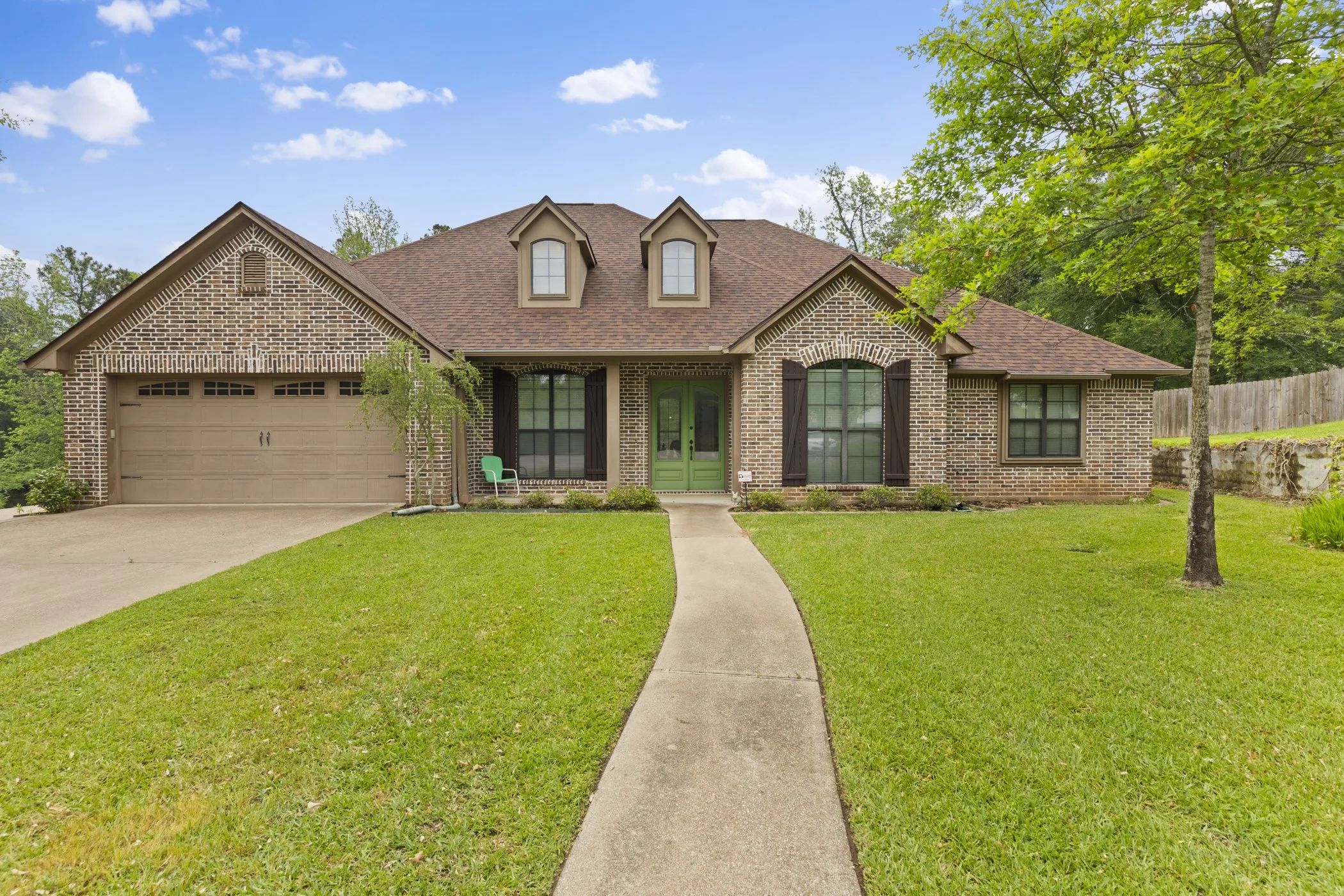 Single Family Residence For Sale in Smith County , 14297 Ash Lane, Tyler, Texas 75703, 4 Bedroom, 3 Bathroom, 2 Garage spaces, 2,767 Sqft, built in 2006, mls#21259040, Real Estate Agent in Tyler, Homes For Sale in Smith county, Homes For Sale in Tyler, Realtor in Tyler Texas, Real Estate Brokerage Independent Realty Texas, Luminita Cordes Realtor