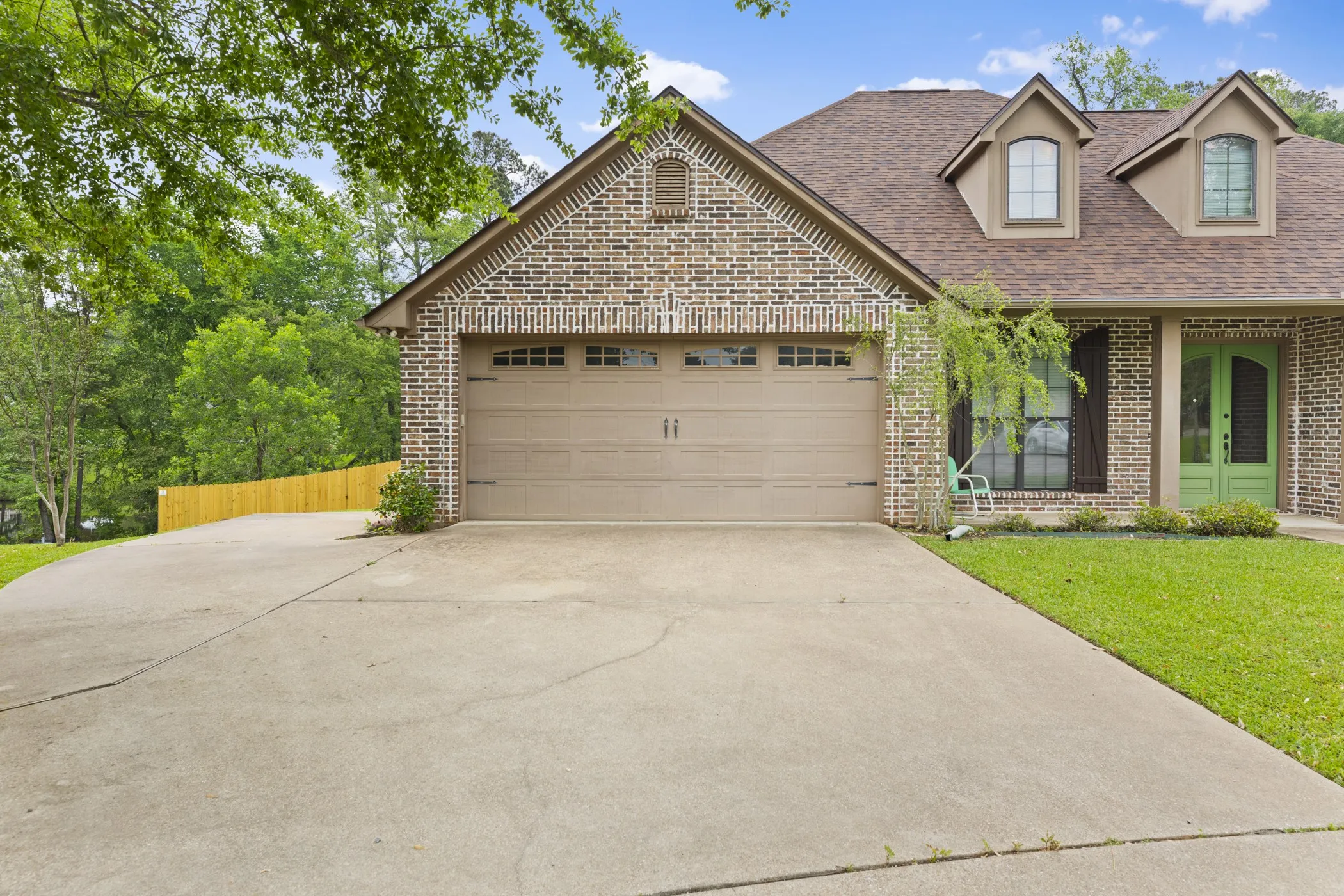 Single Family Residence For Sale in Smith County , 14297 Ash Lane, Tyler, Texas 75703, 4 Bedroom, 3 Bathroom, 2 Garage spaces, 2,767 Sqft, built in 2006, mls#21259040, Real Estate Agent in Tyler, Homes For Sale in Smith county, Homes For Sale in Tyler, Realtor in Tyler Texas, Real Estate Brokerage Independent Realty Texas, Luminita Cordes Realtor