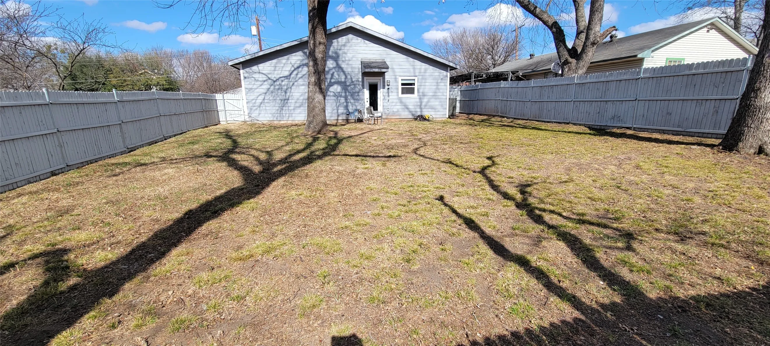Single Family Residence For Rent in Denton County , 1012 E Oak Street, Denton, Texas 76205, 3 Bedroom, 2 Bathroom, Garage spaces, 1,603 Sqft, built in 2018, Preowned, mls#21243100, Real Estate Agent in Denton, Homes For Rent in Denton county, Homes For Rent in Denton, Realtor in Denton Texas, Real Estate Brokerage Independent Realty Texas, Luminita Cordes Realtor