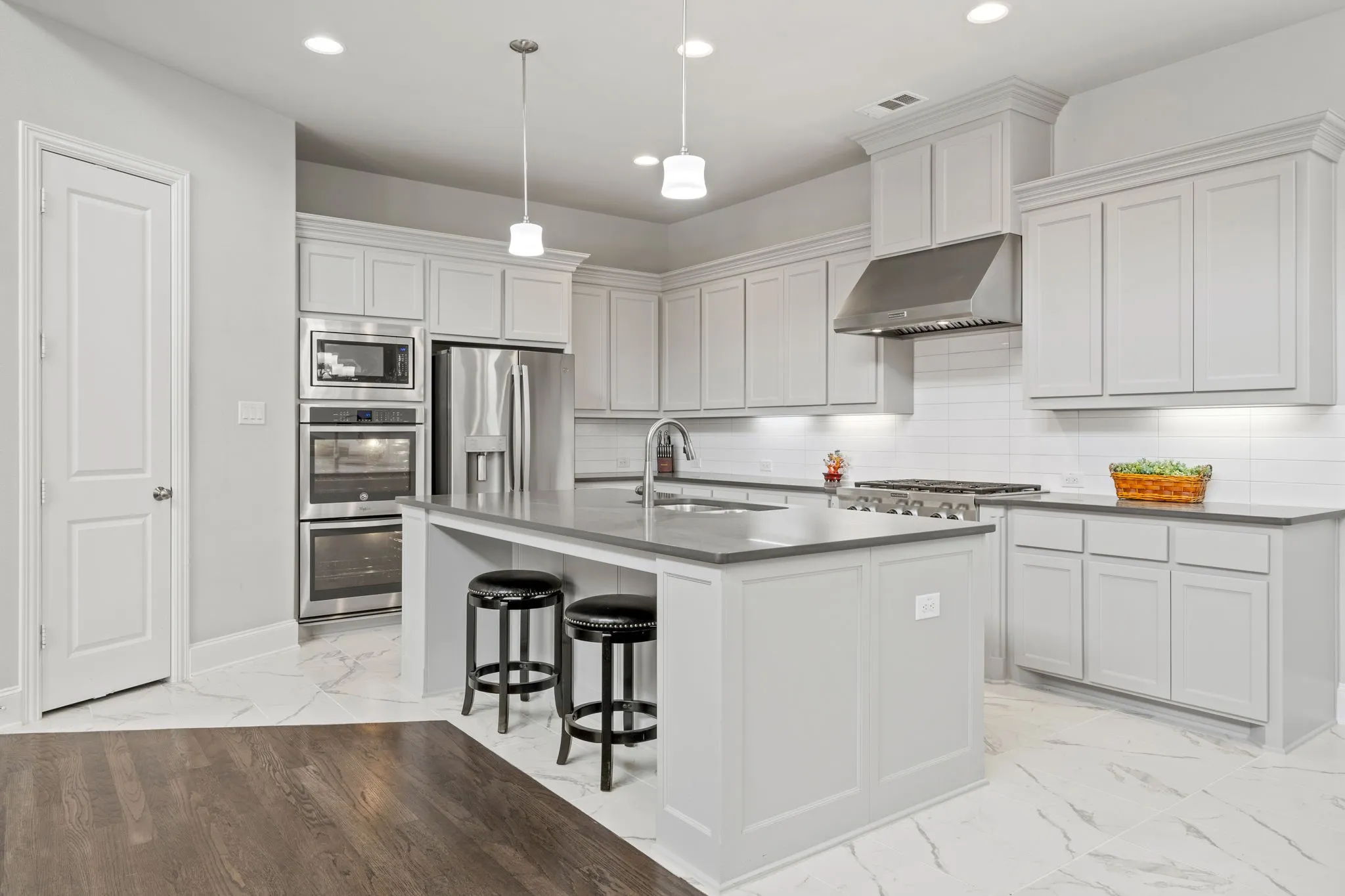 Single Family Residence For Sale in Denton County , 725 Royal Minister Boulevard, Lewisville, Texas 75056, 3 Bedroom, 3 Bathroom, 2 Garage spaces, 3,246 Sqft, built in 2017, Preowned, mls#21223096, Real Estate Agent in Lewisville, Homes For Sale in Denton county, Homes For Sale in Lewisville, Realtor in Lewisville Texas, Real Estate Brokerage Independent Realty Texas, Luminita Cordes Realtor