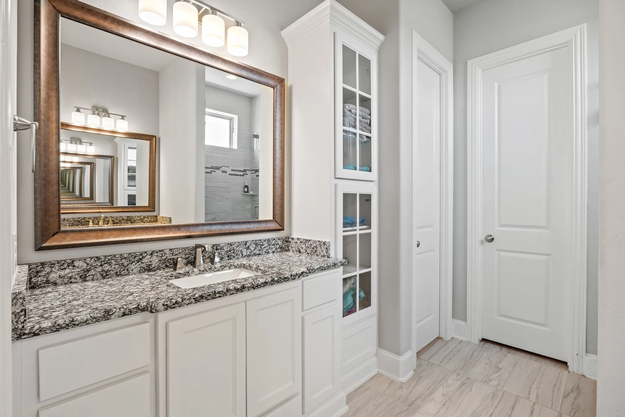 Single Family Residence For Sale in Denton County , 725 Royal Minister Boulevard, Lewisville, Texas 75056, 3 Bedroom, 3 Bathroom, 2 Garage spaces, 3,246 Sqft, built in 2017, Preowned, mls#21223096, Real Estate Agent in Lewisville, Homes For Sale in Denton county, Homes For Sale in Lewisville, Realtor in Lewisville Texas, Real Estate Brokerage Independent Realty Texas, Luminita Cordes Realtor