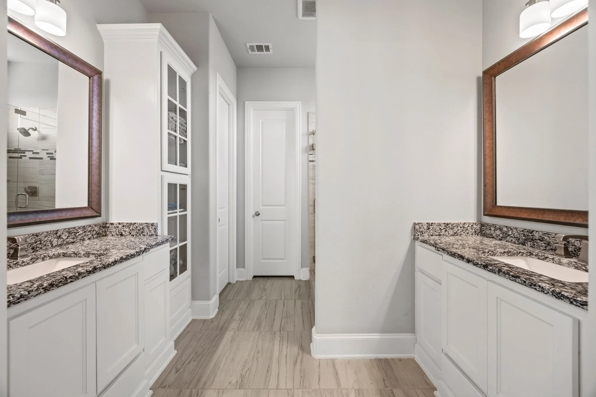 Single Family Residence For Sale in Denton County , 725 Royal Minister Boulevard, Lewisville, Texas 75056, 3 Bedroom, 3 Bathroom, 2 Garage spaces, 3,246 Sqft, built in 2017, Preowned, mls#21223096, Real Estate Agent in Lewisville, Homes For Sale in Denton county, Homes For Sale in Lewisville, Realtor in Lewisville Texas, Real Estate Brokerage Independent Realty Texas, Luminita Cordes Realtor