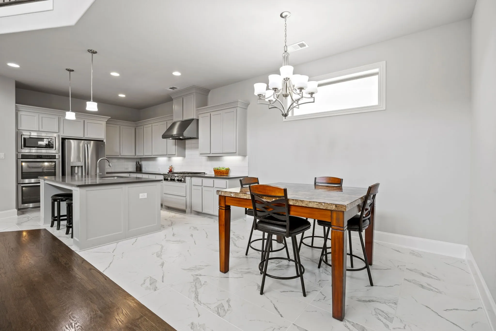 Single Family Residence For Sale in Denton County , 725 Royal Minister Boulevard, Lewisville, Texas 75056, 3 Bedroom, 3 Bathroom, 2 Garage spaces, 3,246 Sqft, built in 2017, Preowned, mls#21223096, Real Estate Agent in Lewisville, Homes For Sale in Denton county, Homes For Sale in Lewisville, Realtor in Lewisville Texas, Real Estate Brokerage Independent Realty Texas, Luminita Cordes Realtor