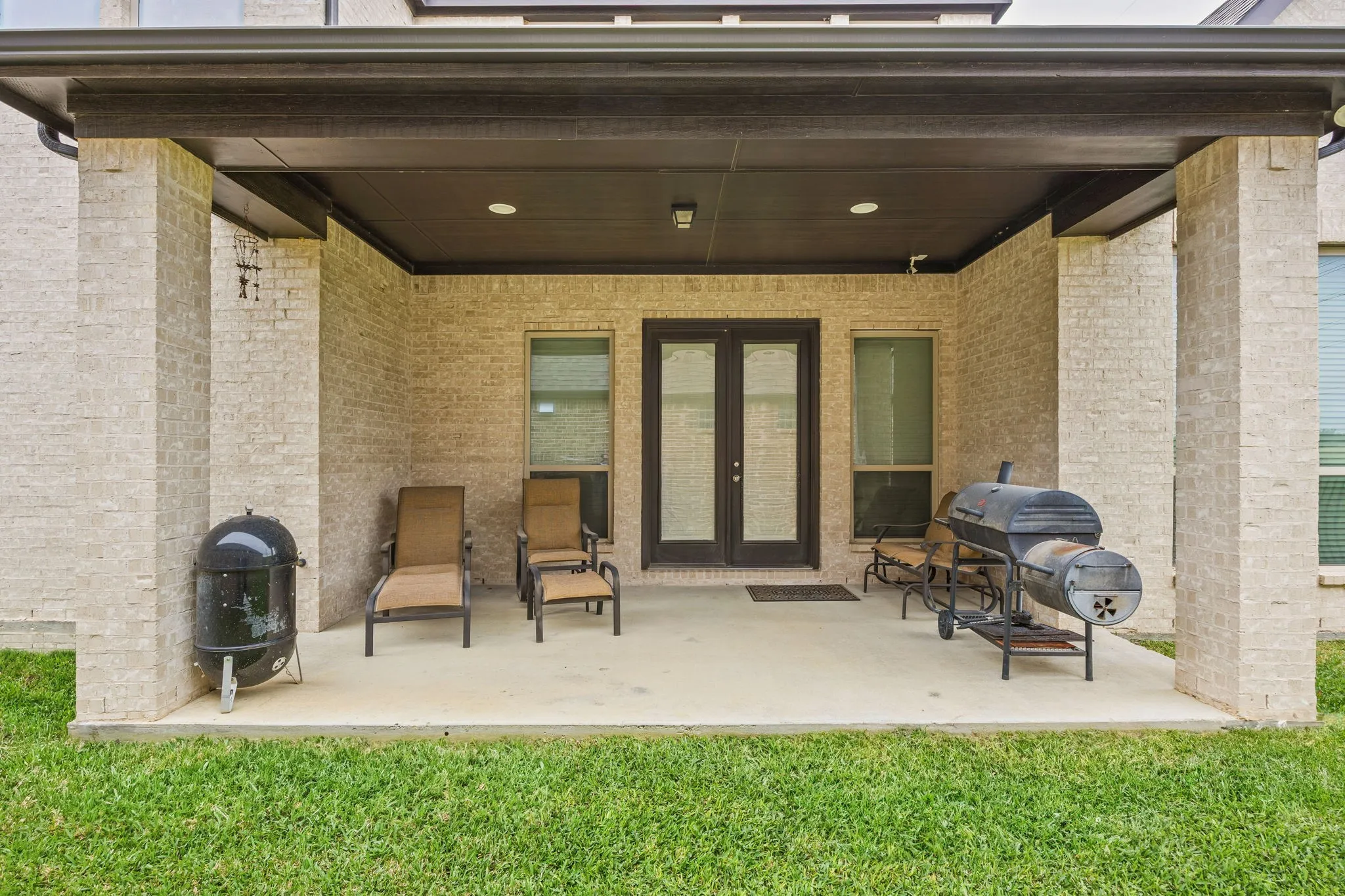Single Family Residence For Sale in Denton County , 725 Royal Minister Boulevard, Lewisville, Texas 75056, 3 Bedroom, 3 Bathroom, 2 Garage spaces, 3,246 Sqft, built in 2017, Preowned, mls#21223096, Real Estate Agent in Lewisville, Homes For Sale in Denton county, Homes For Sale in Lewisville, Realtor in Lewisville Texas, Real Estate Brokerage Independent Realty Texas, Luminita Cordes Realtor