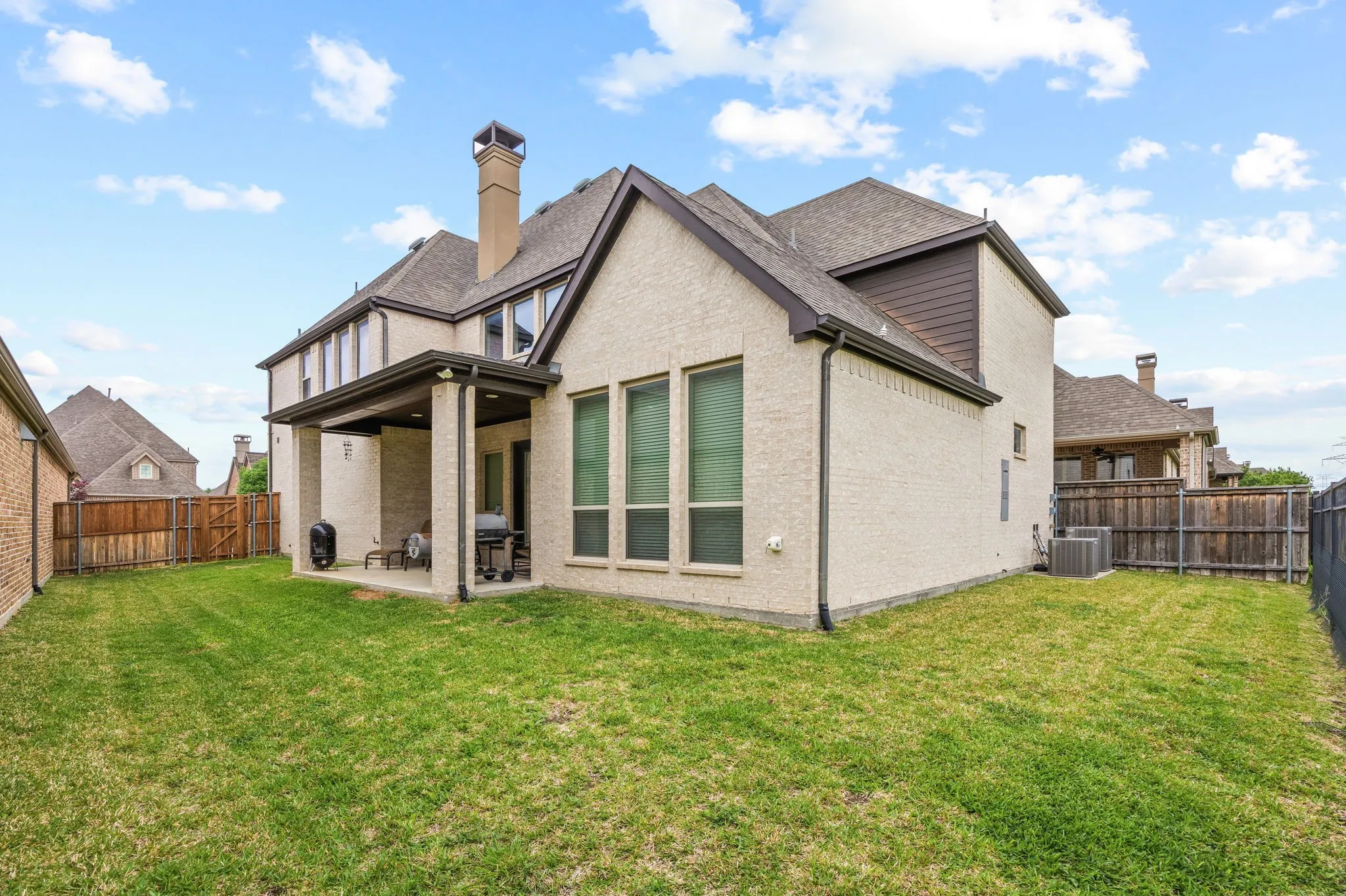 Single Family Residence For Sale in Denton County , 725 Royal Minister Boulevard, Lewisville, Texas 75056, 3 Bedroom, 3 Bathroom, 2 Garage spaces, 3,246 Sqft, built in 2017, Preowned, mls#21223096, Real Estate Agent in Lewisville, Homes For Sale in Denton county, Homes For Sale in Lewisville, Realtor in Lewisville Texas, Real Estate Brokerage Independent Realty Texas, Luminita Cordes Realtor
