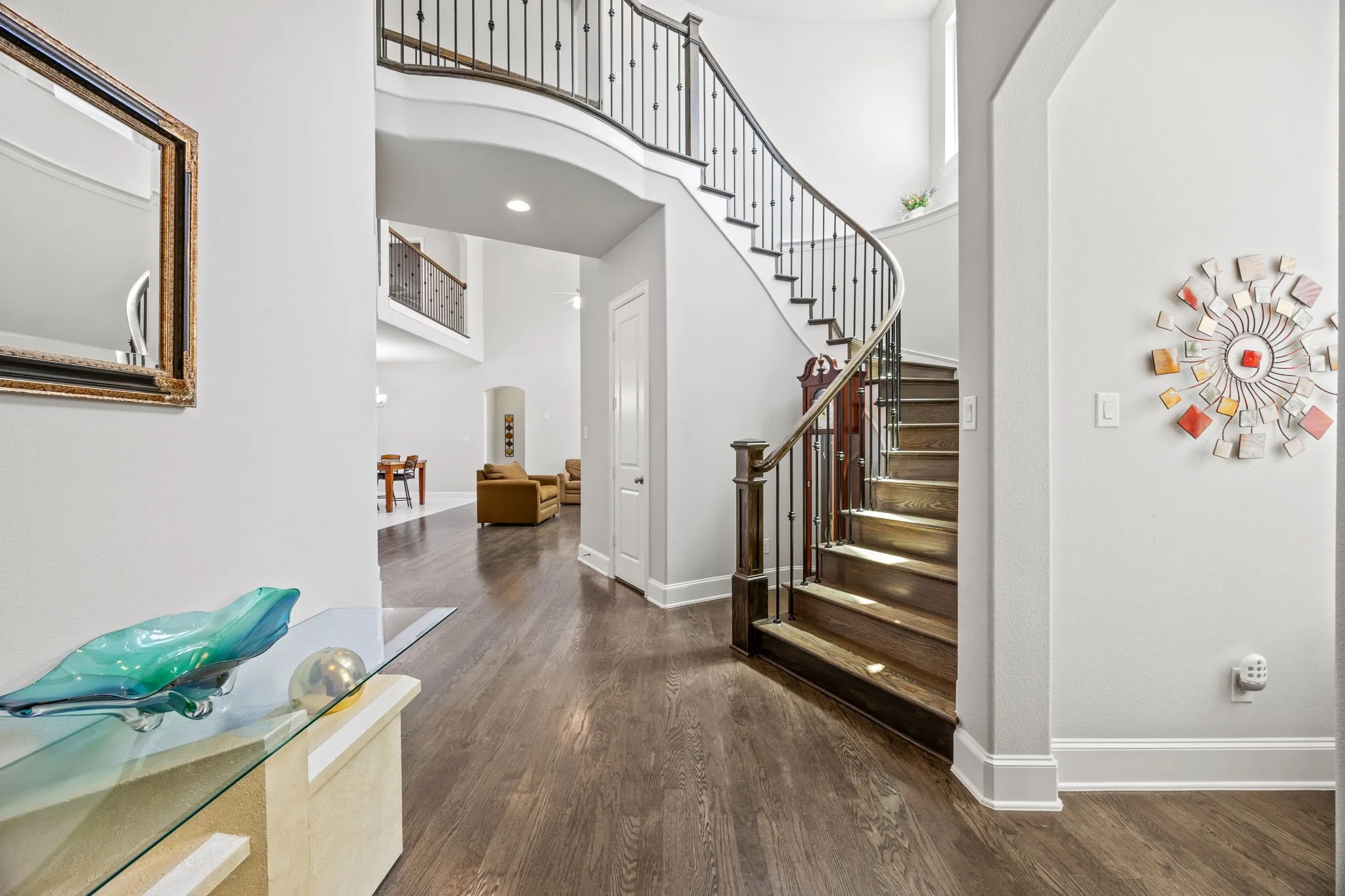 Single Family Residence For Sale in Denton County , 725 Royal Minister Boulevard, Lewisville, Texas 75056, 3 Bedroom, 3 Bathroom, 2 Garage spaces, 3,246 Sqft, built in 2017, Preowned, mls#21223096, Real Estate Agent in Lewisville, Homes For Sale in Denton county, Homes For Sale in Lewisville, Realtor in Lewisville Texas, Real Estate Brokerage Independent Realty Texas, Luminita Cordes Realtor